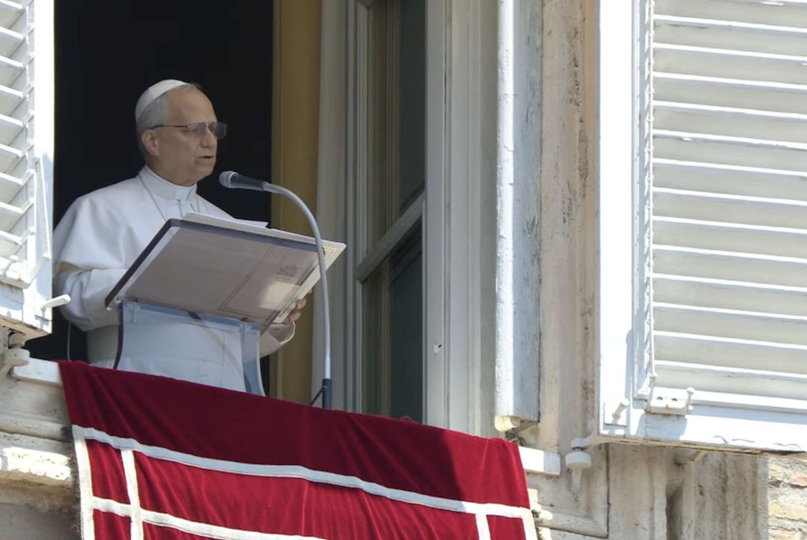 León XIV, durante el ángelus
