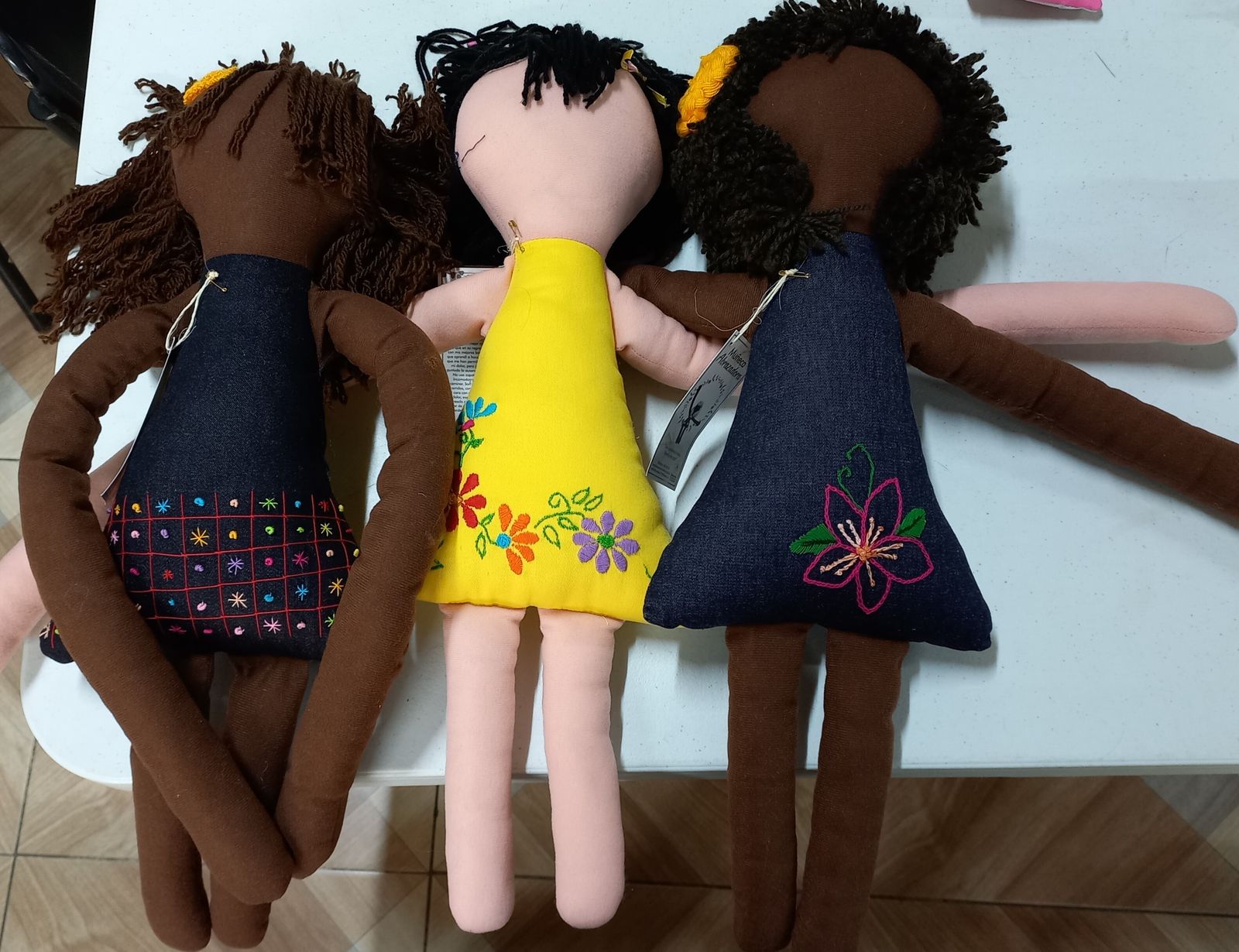 Muñecas abrazadoras