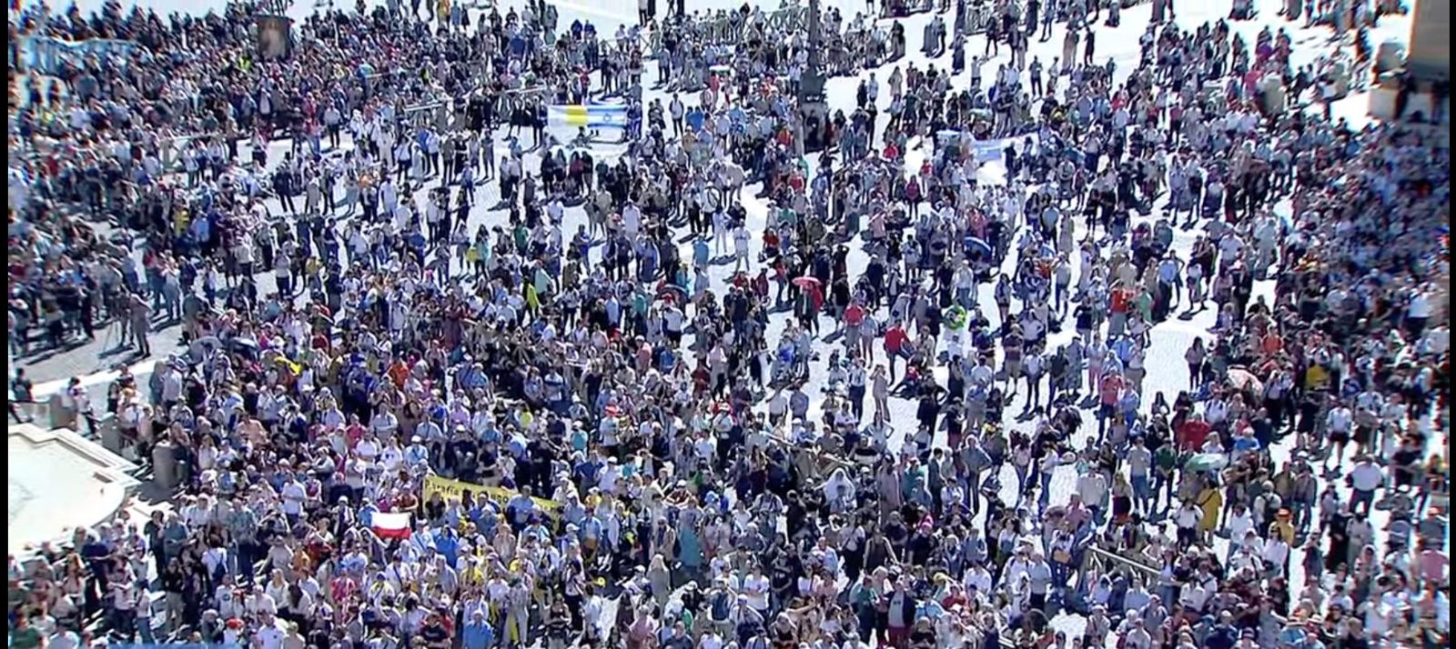 Miles de fieles en el Vaticano