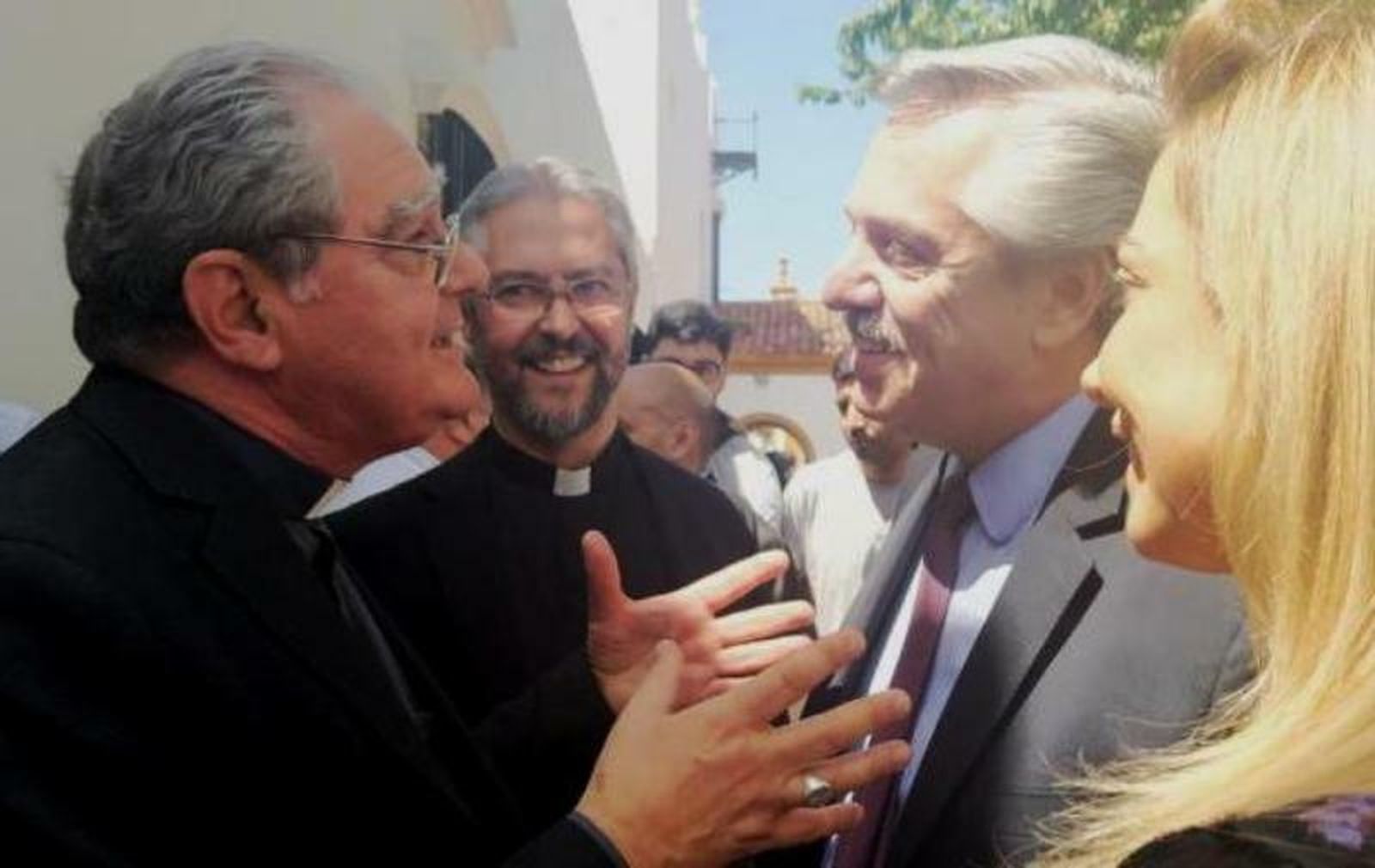 Mons. Ojea dialoga con Fernández en Luján