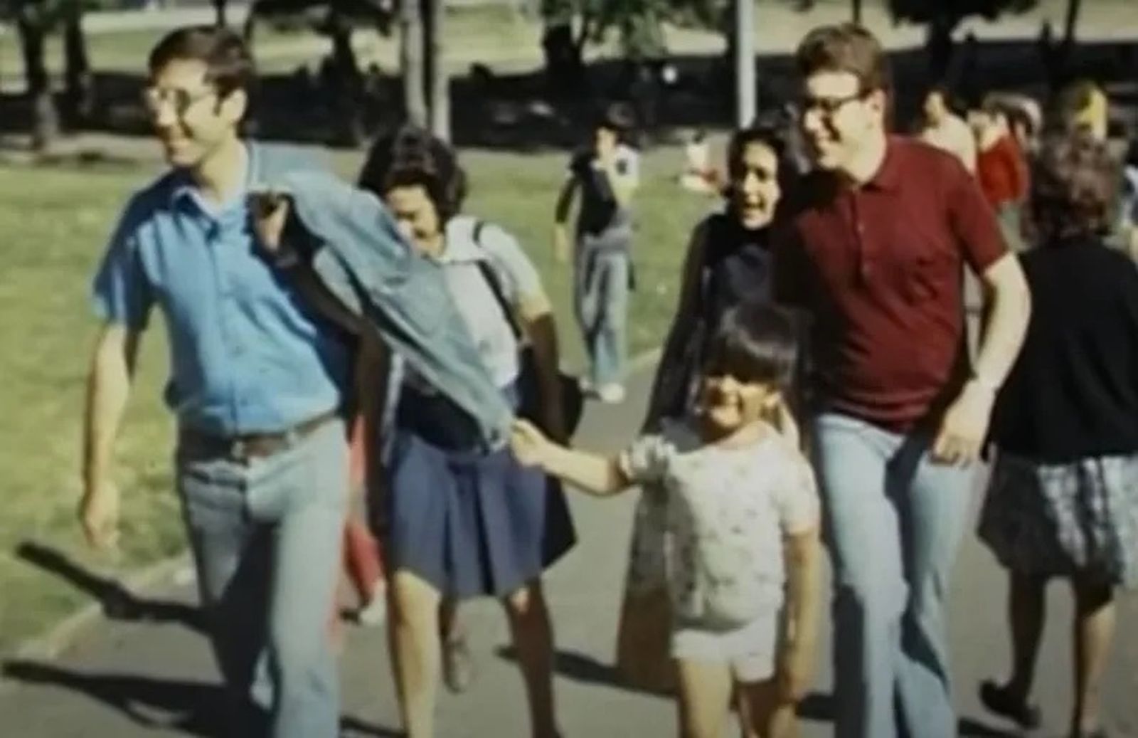 A la izq., con la campera al hombro, el seminarista asesinado, Salvador Barbeito. A la der. el sobreviviente, Rodolfo Capalozza