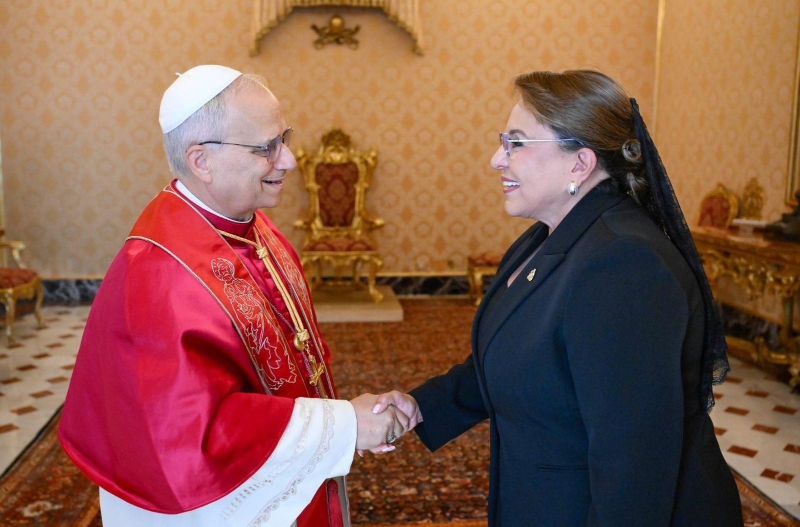 León XIV recibe a Xiomara Castro