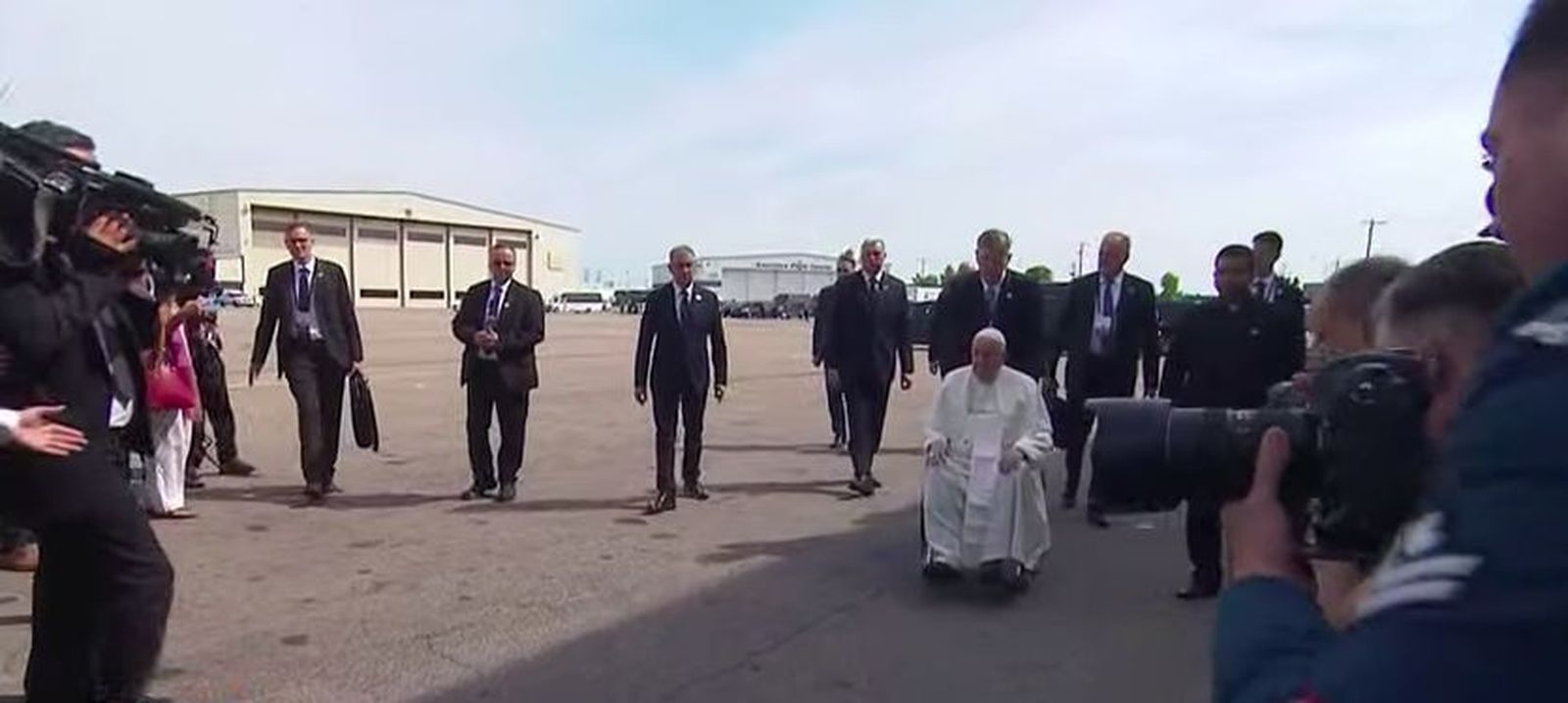 Un Francisco en silla de ruedas arranca su 'peregrinaje penitencial' en Edmonton