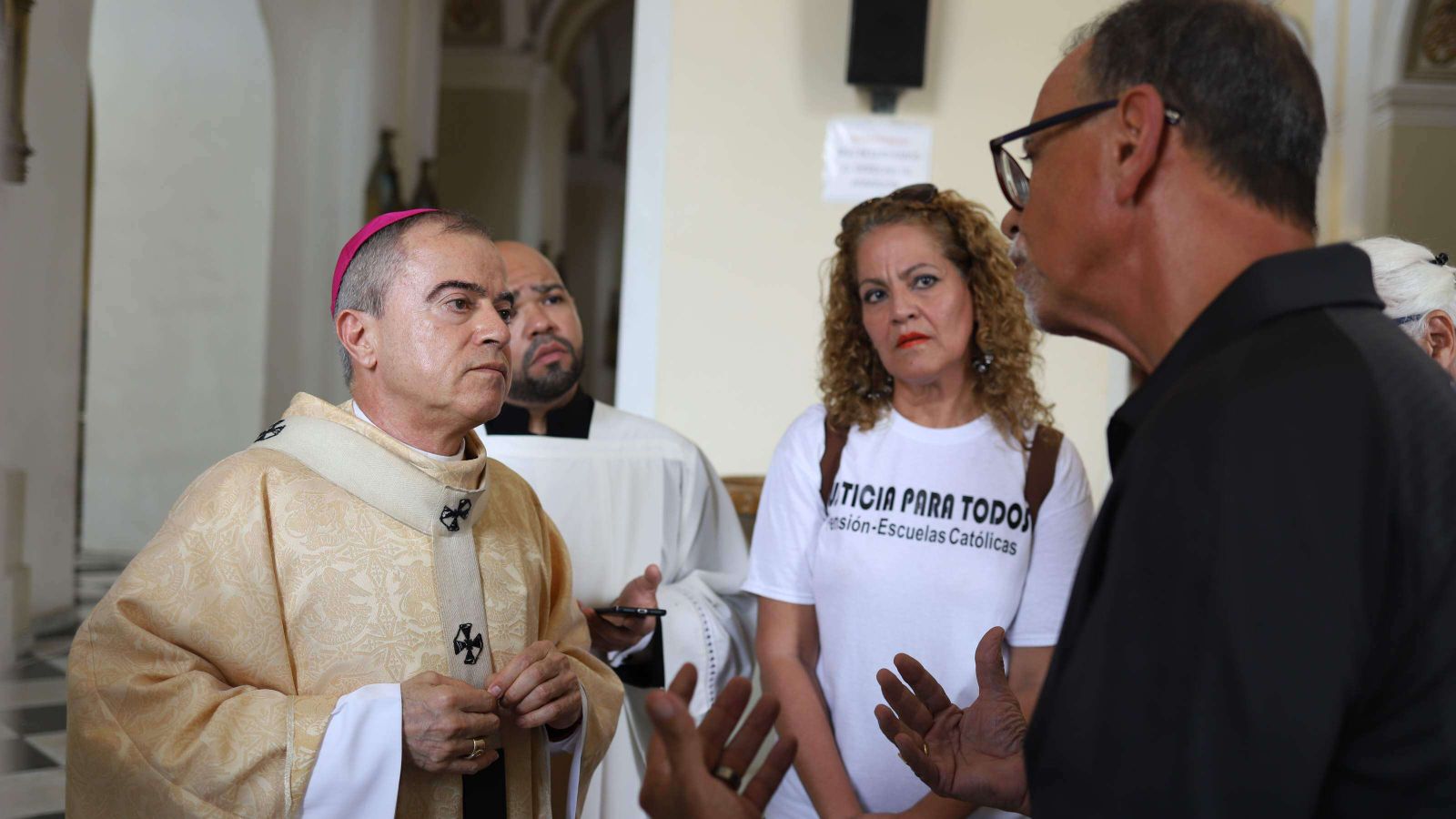 Arzobispo Roberto González Nieves