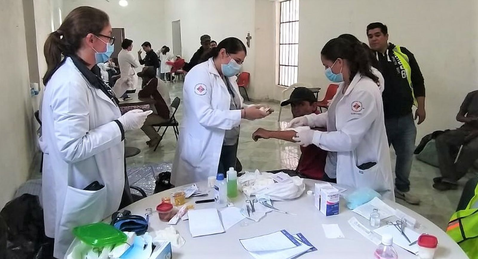 Médicos voluntarios. Aliviando el dolor.