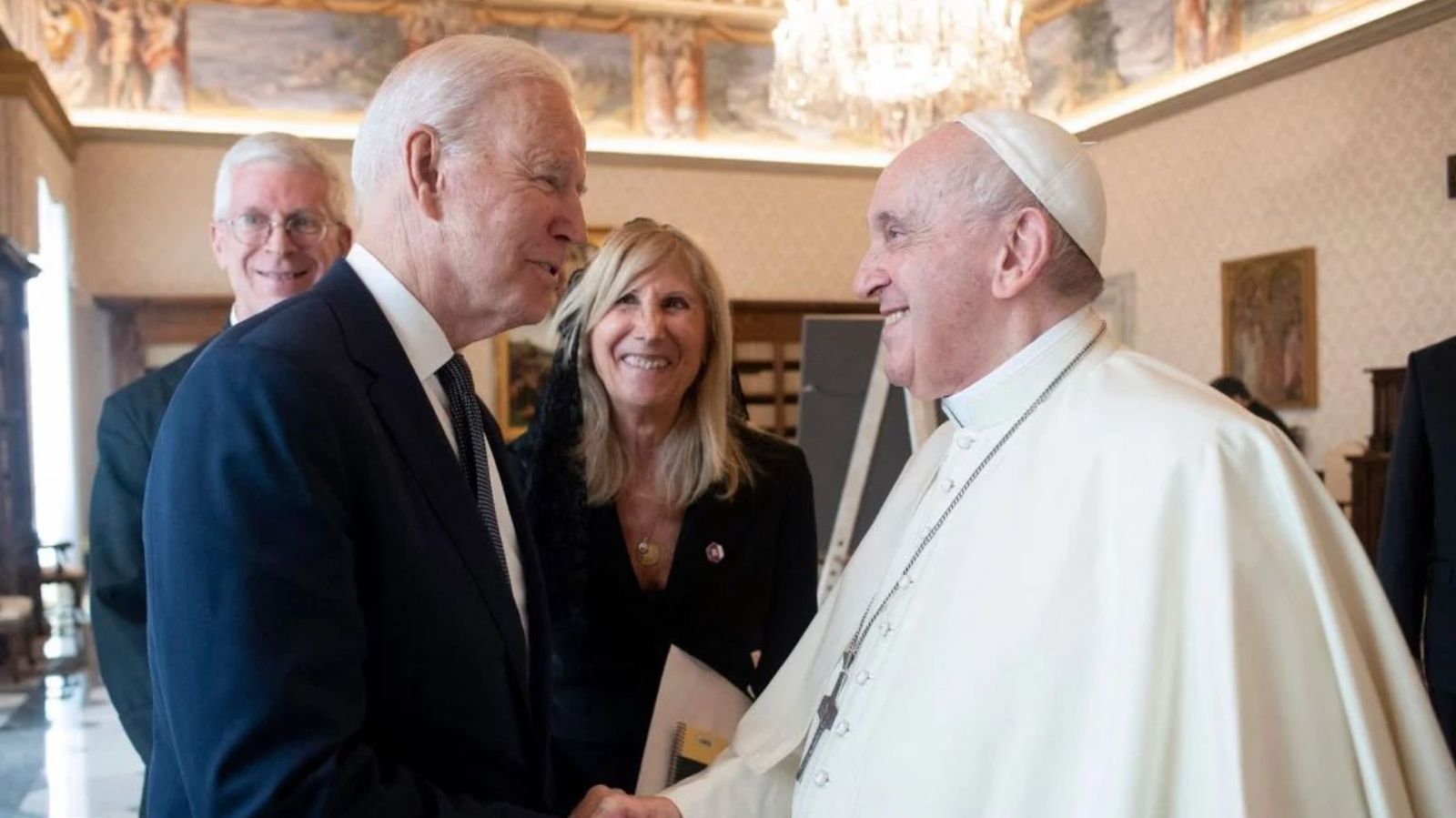 Jie Biden y el papa Francisco