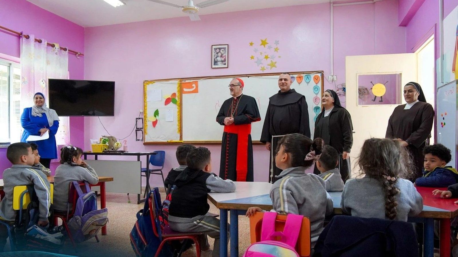 Pizzaballa visita las escuelas del Patriarcado