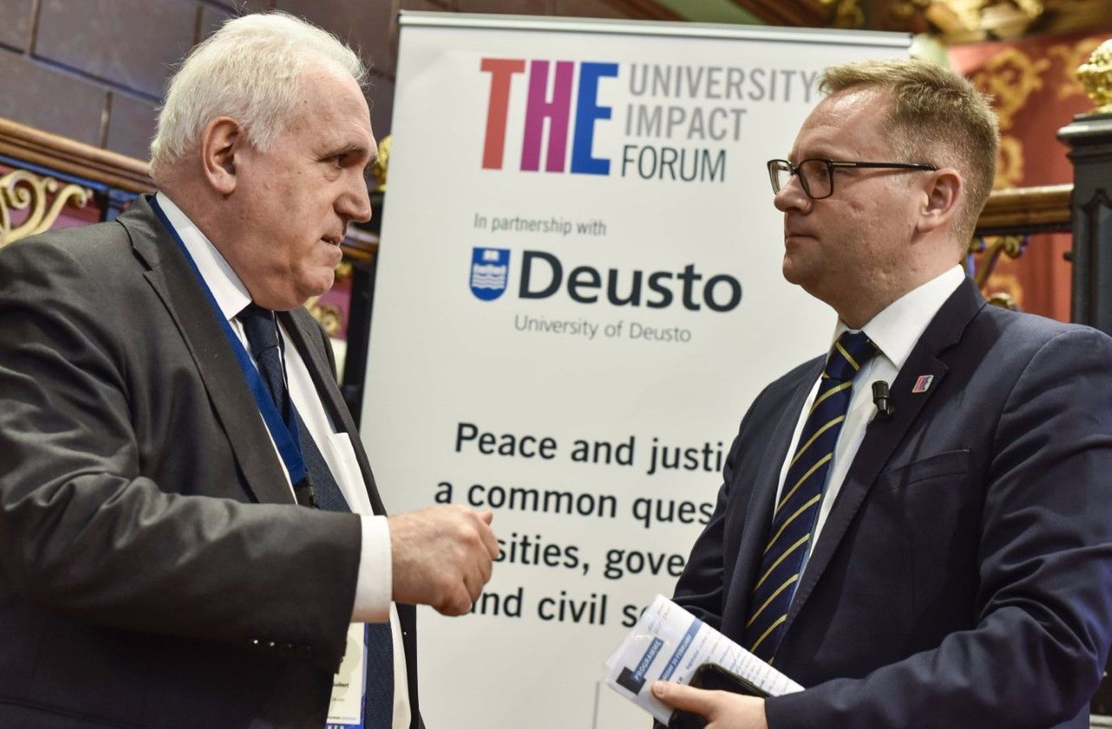 J. M. Guilbert, rector de Deusto, y Phil Baty, en la universidad