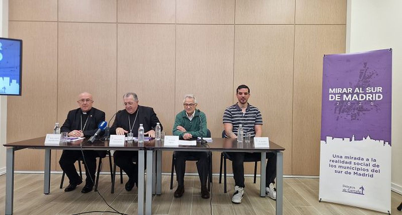 El obispo Ginés García Beltrán (segundo por la izquierda) en la presentación