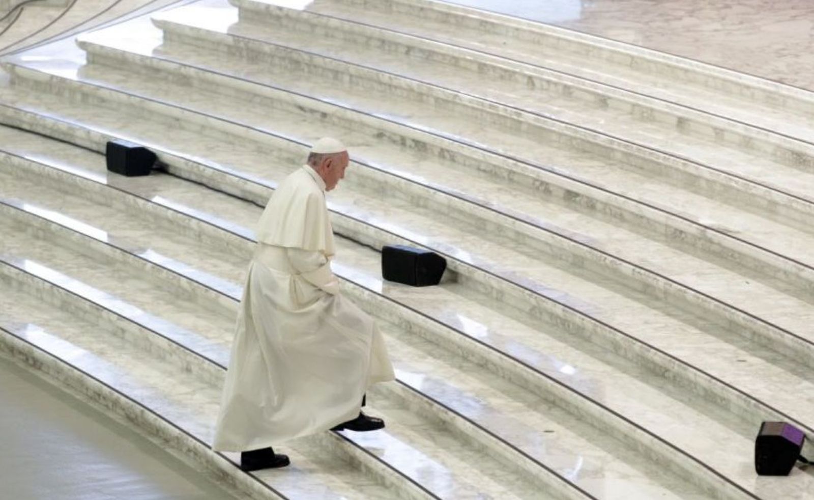 Papa sube escaleras