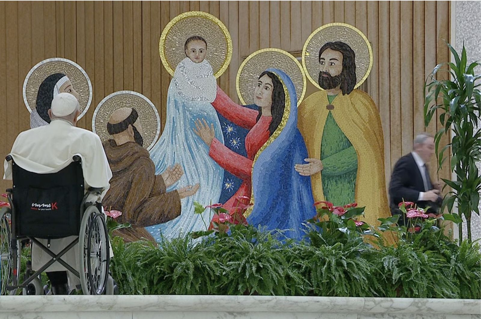 Francisco ora ante la Sagrada Familia tras concluir la audiencia general