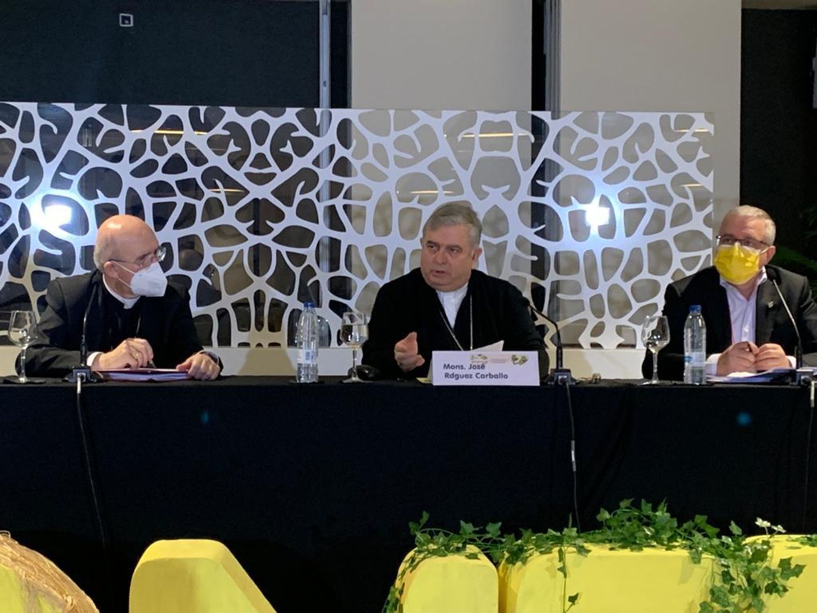 Rodríguez Carballo,  junto a Osoro y a Díaz Sariego