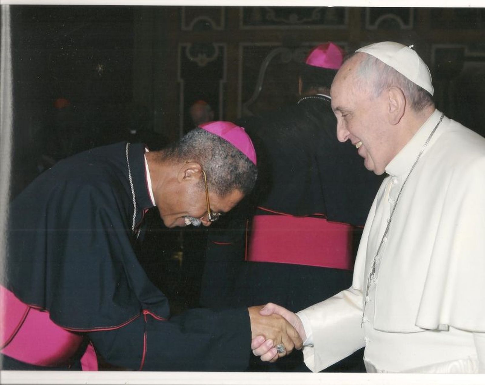 Fotografía del obispo de Jérémie y el Papa Francisco