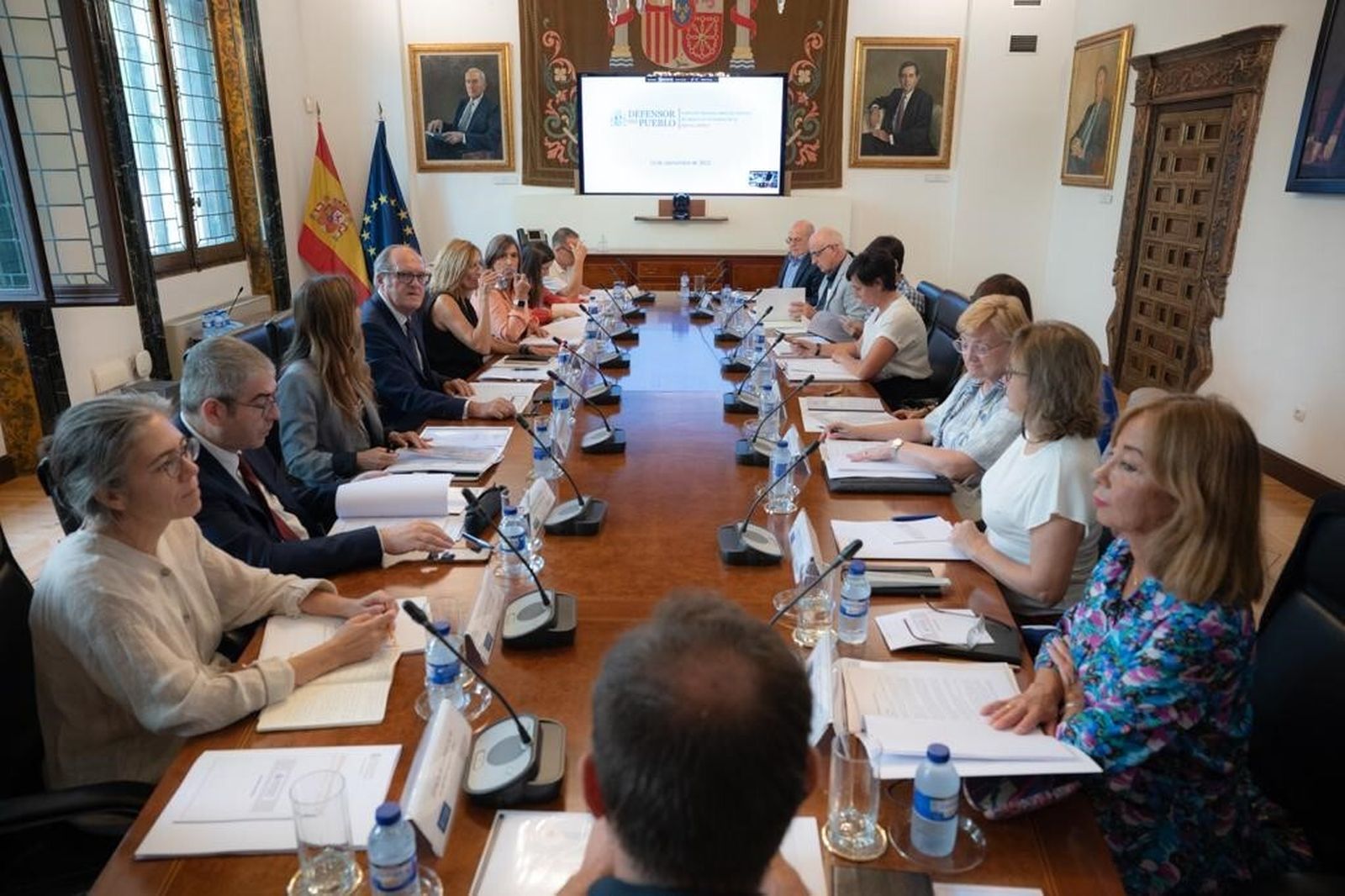 Reunión de la Comisión Antiabusos del Defensor del Pueblo