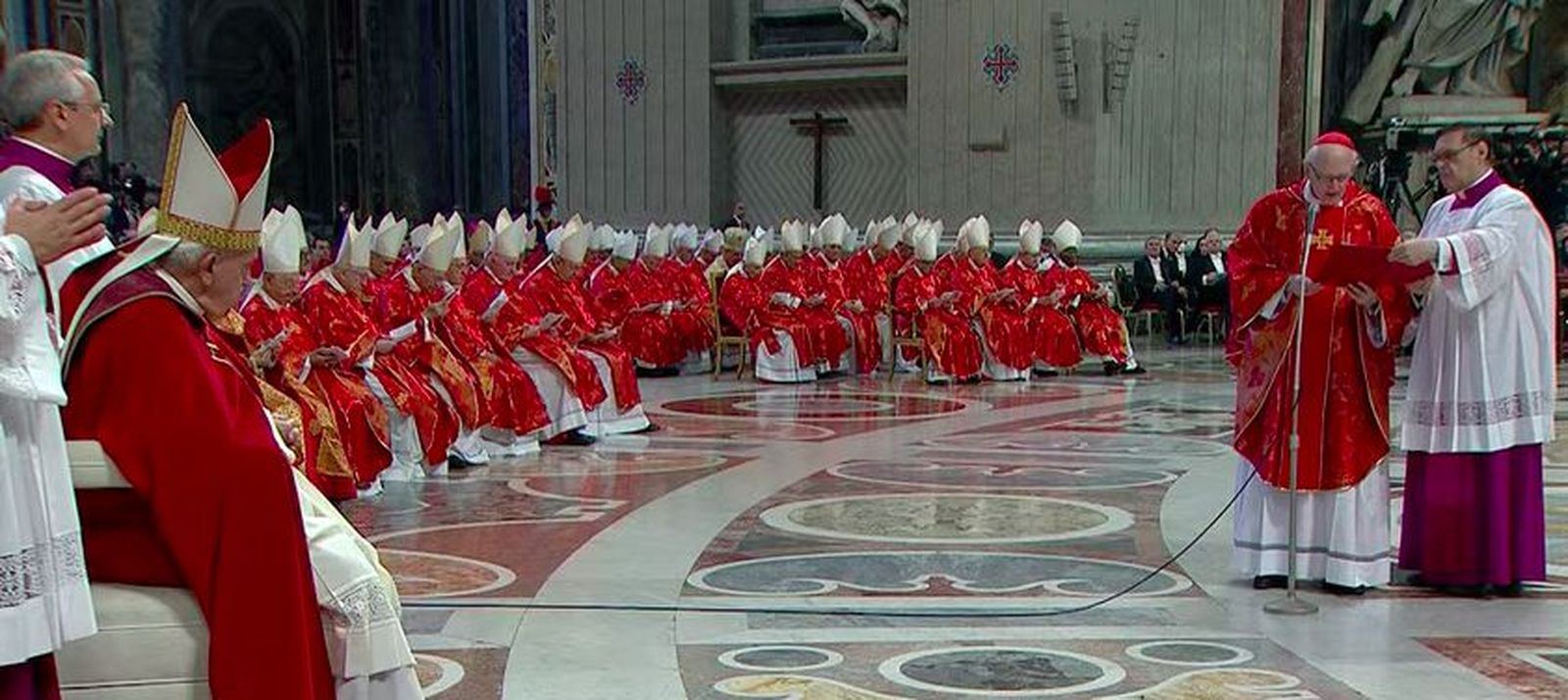 Francisco, con los nuevos arzobispos