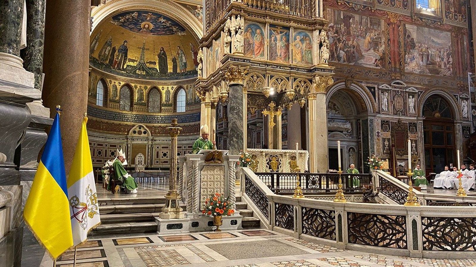 Monseñor Reina. Misa en San Juan de Letrán