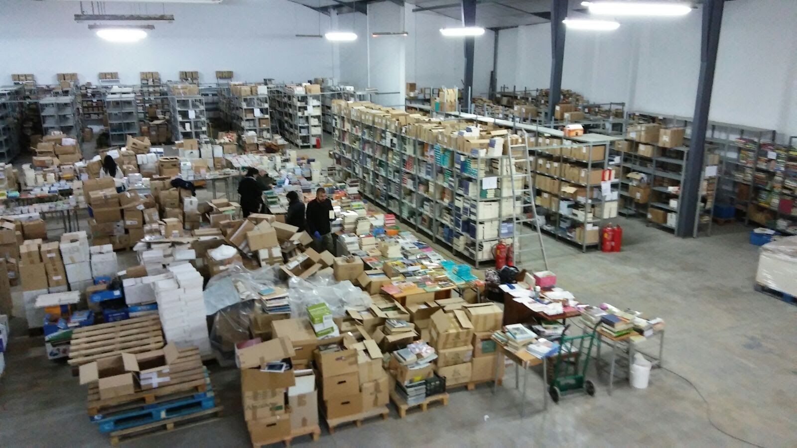 La pandemia no ha impedido los embarques de miles de libros a América y Africa