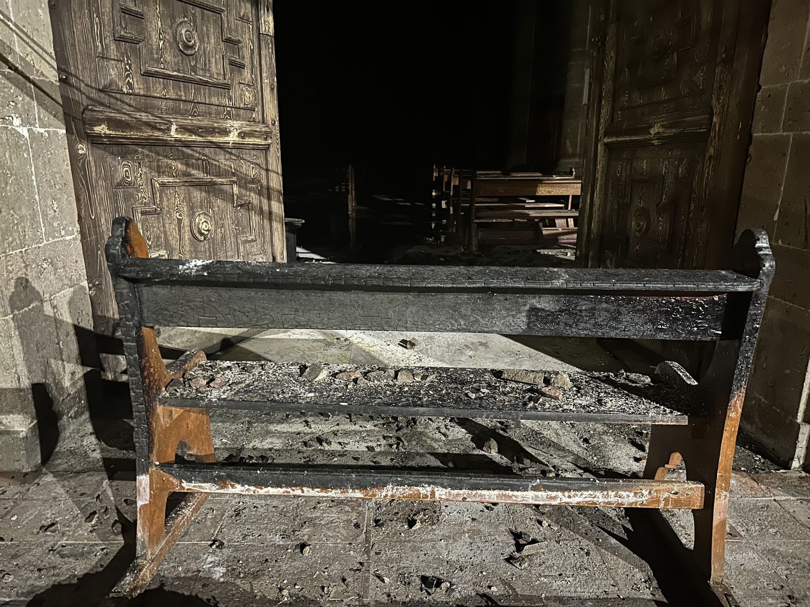 Provocan incendio en iglesia de Irapuato, Guanajuato