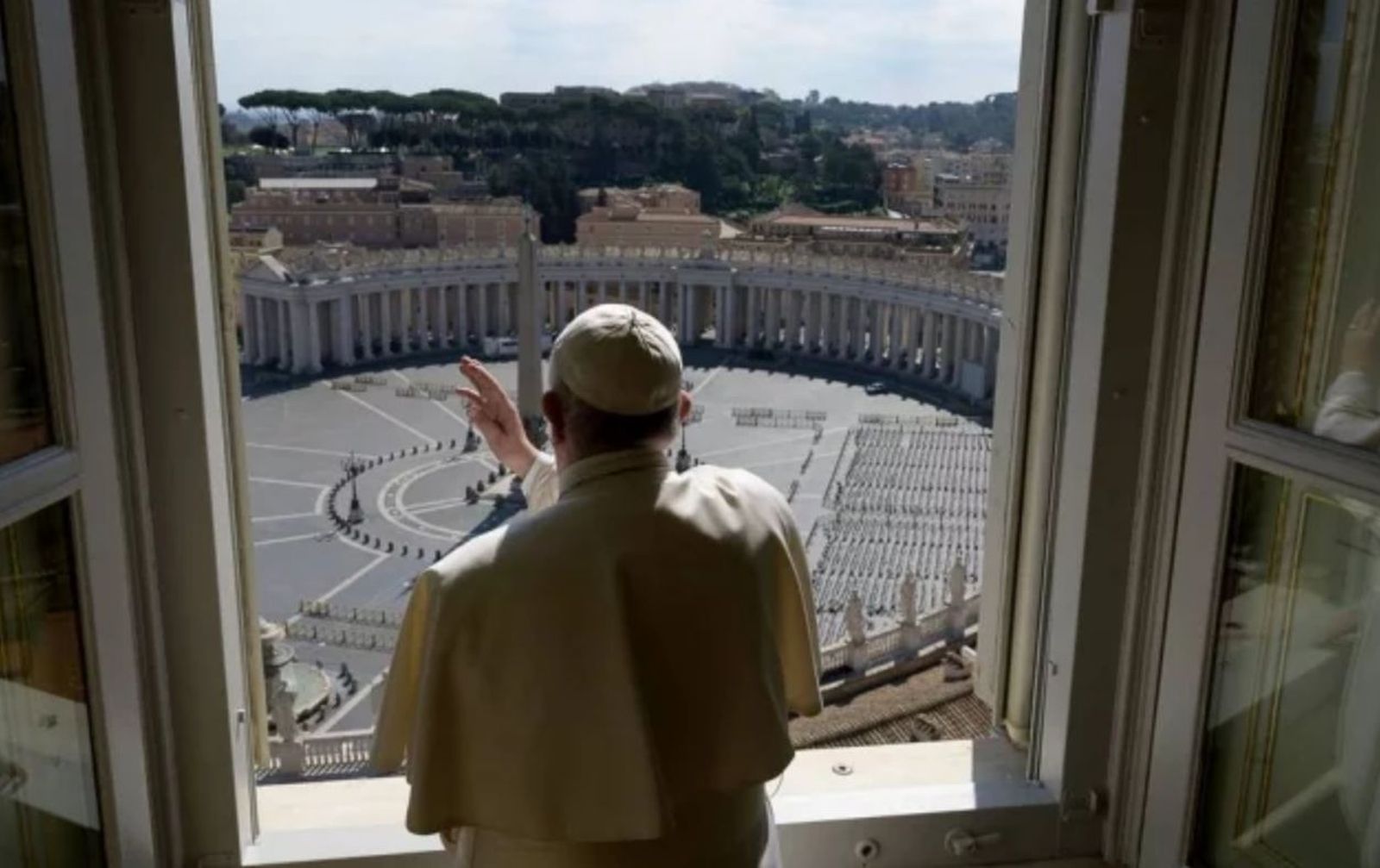 El Pap bendice la Plaza de San Pedro vacía
