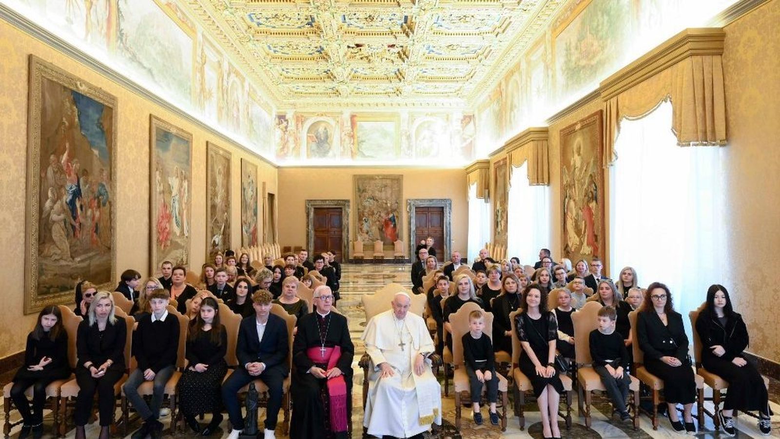Foto de familia del Papa con las familias de los mineros polacos