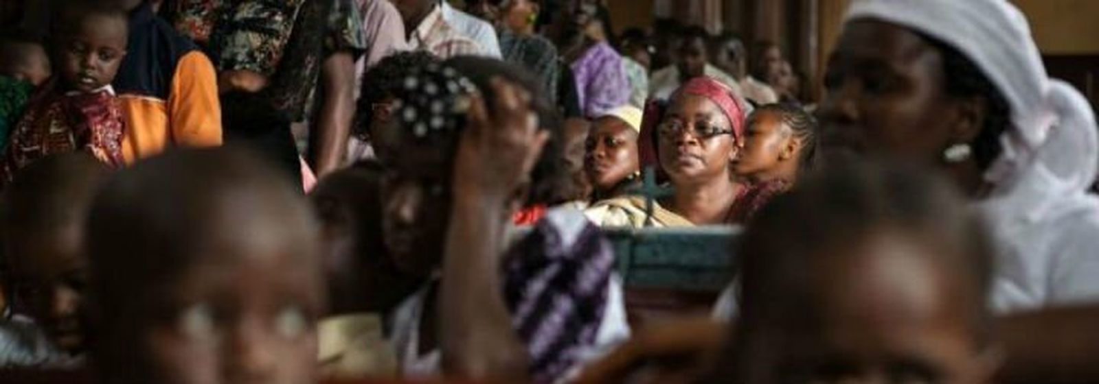 Refugiados del ébola en una iglesia de Sierra Leona