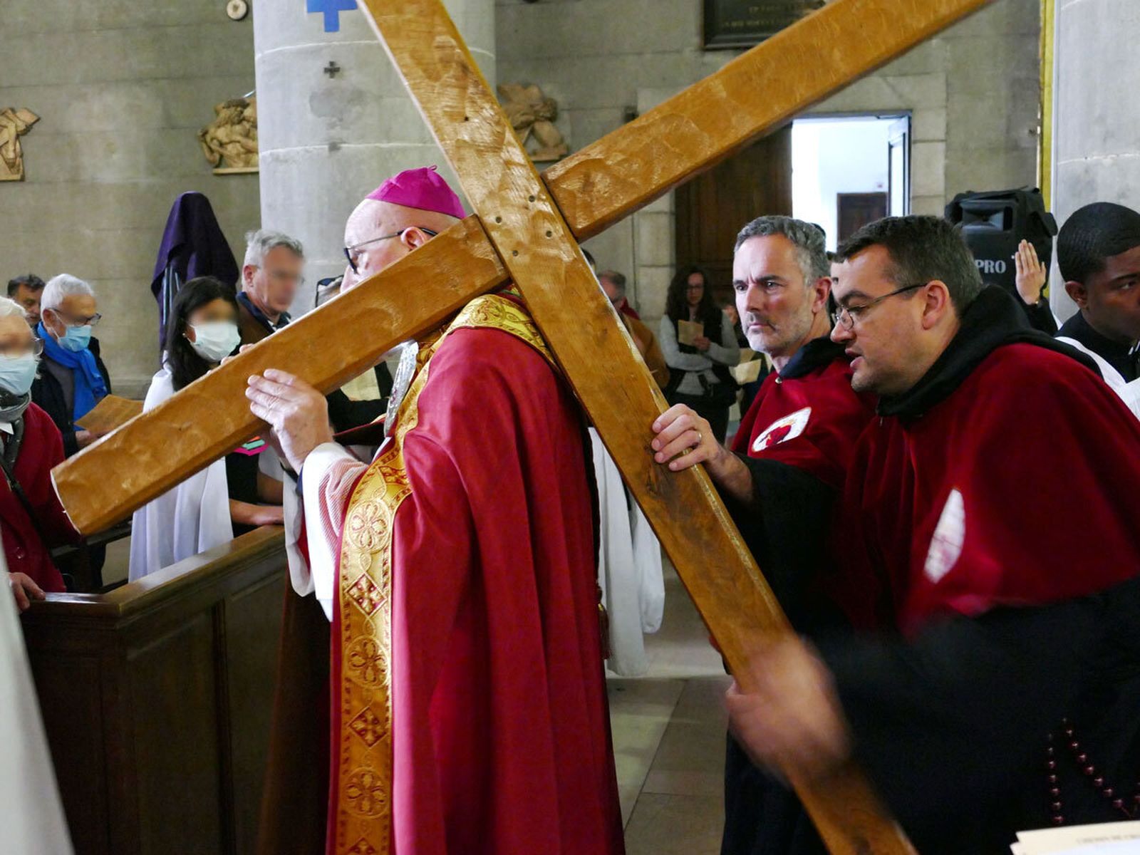 El obispo Dominique Rey