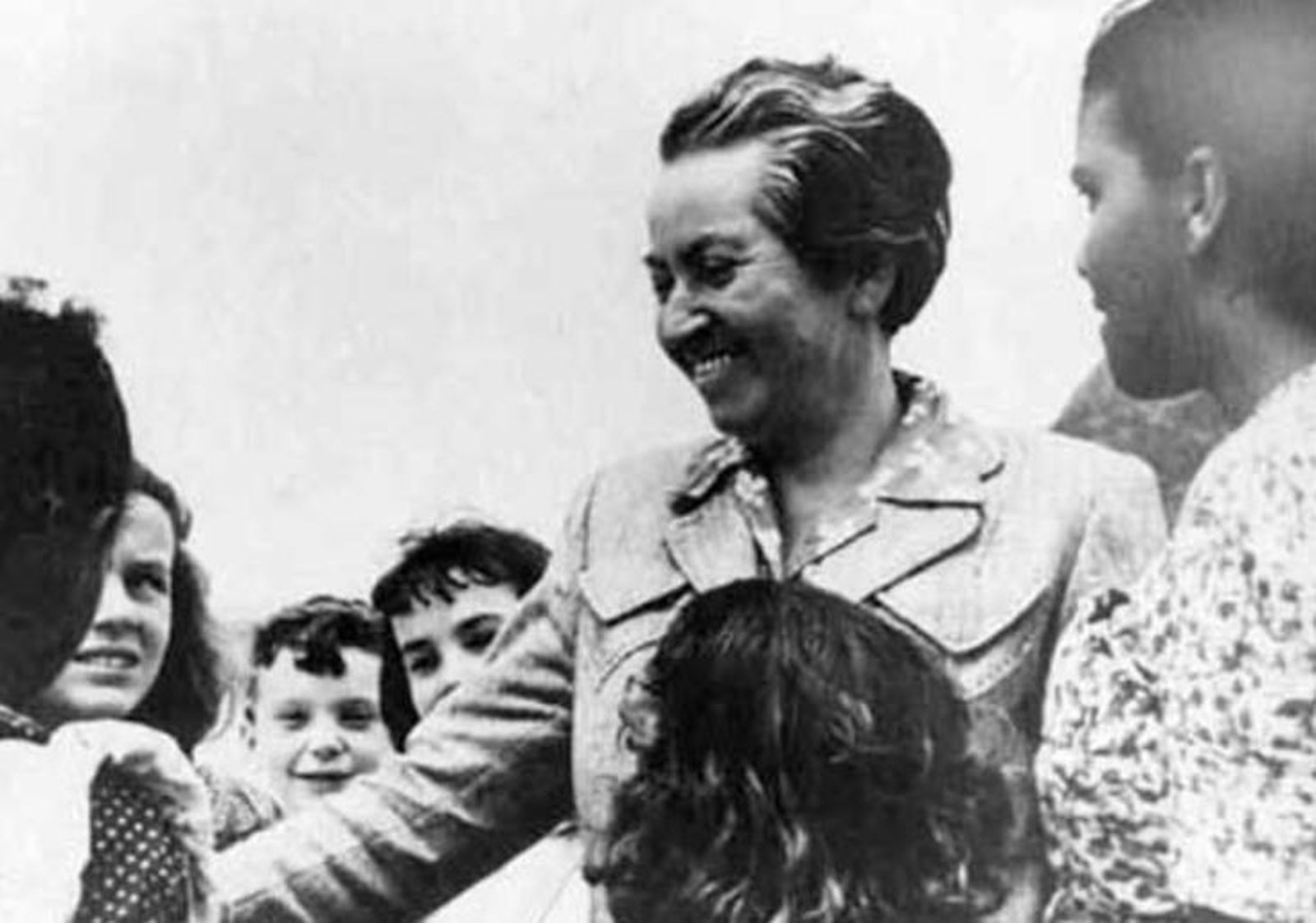 Gabriela Mistral, poeta y maestra