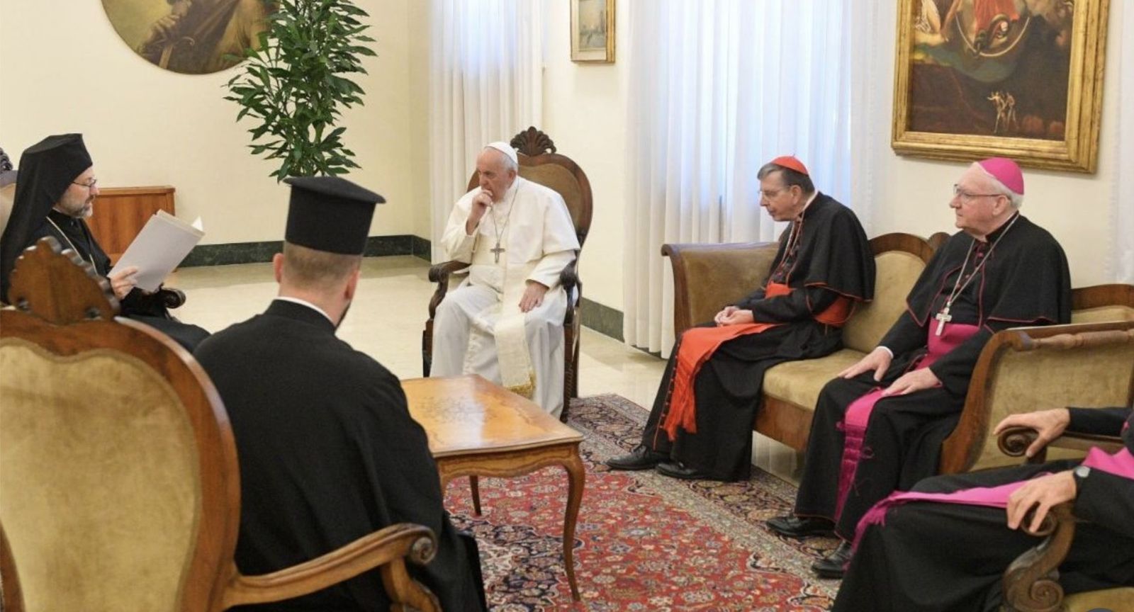 El Papa Francisco con la delegación enviada a Roma por Bartolomé