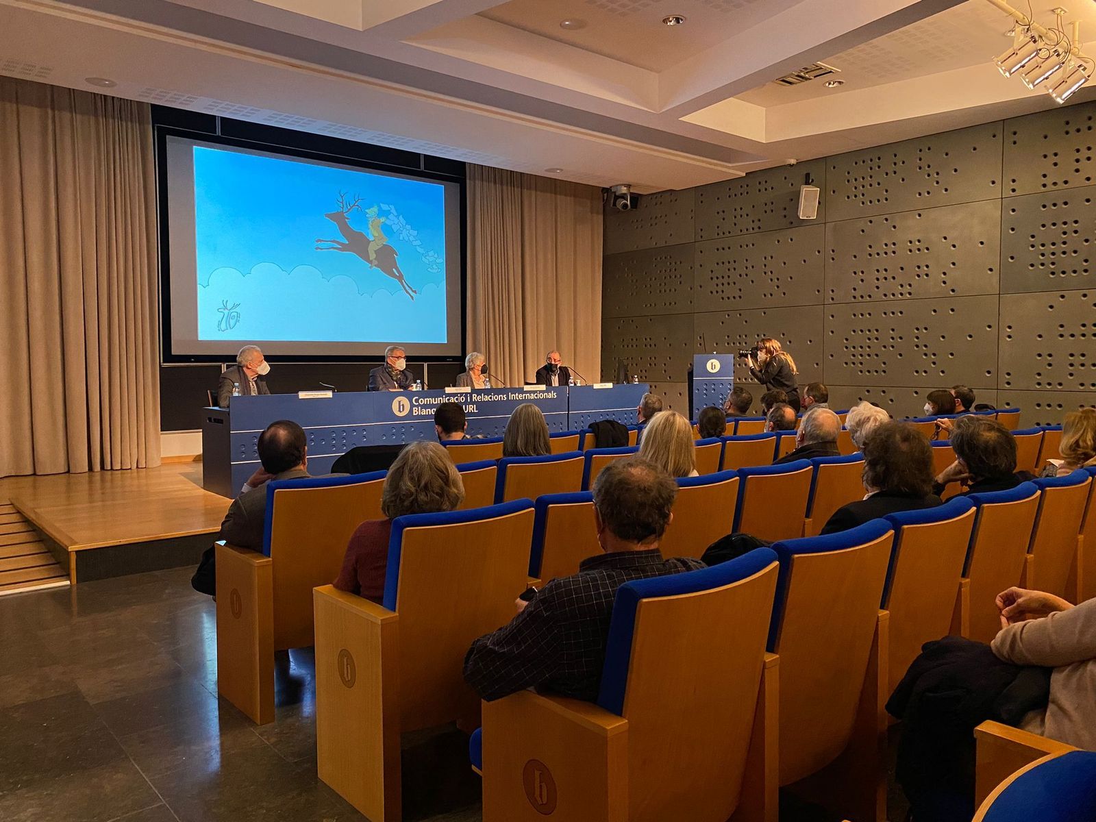 El auditorio de la Facultad de Comunicación y Relaciones Internacionales Blanquerna URL.