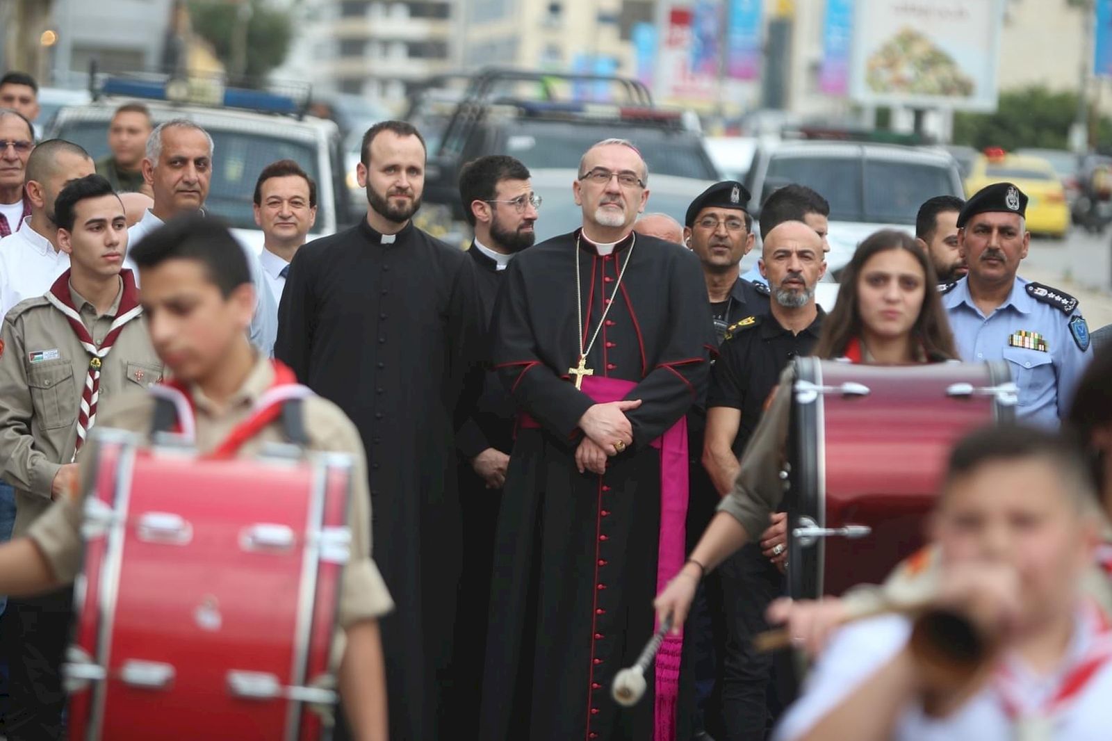 Monseñor Pizzaballa visita Rafidia, en Nablús