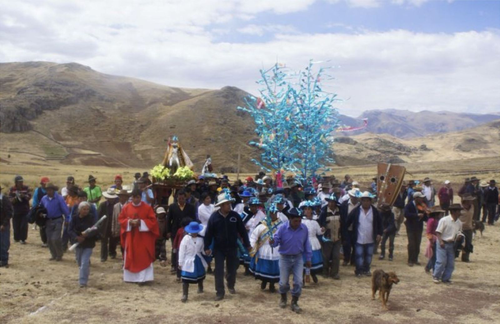 El agustino, en una procesión con fieles quechuas