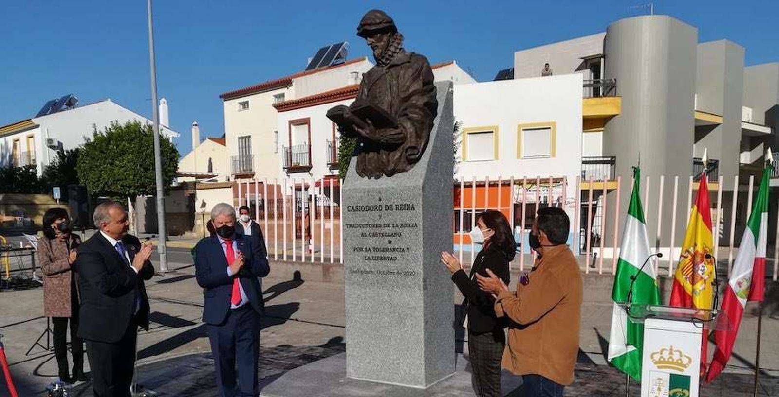 Inauguran estatua a Casiodoro de Reina donde fue quemado en efigie