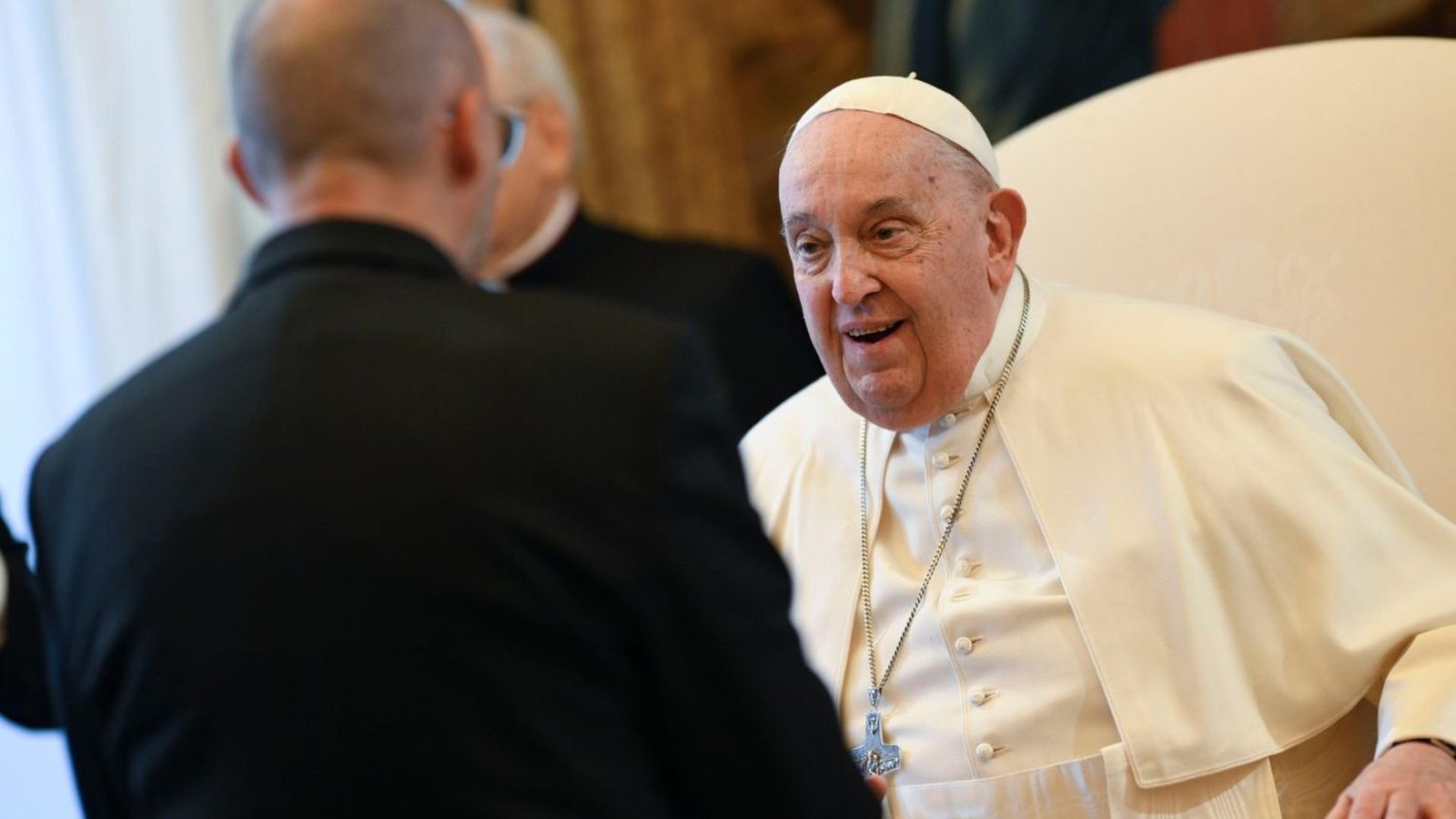 Francisco saluda a los formadores