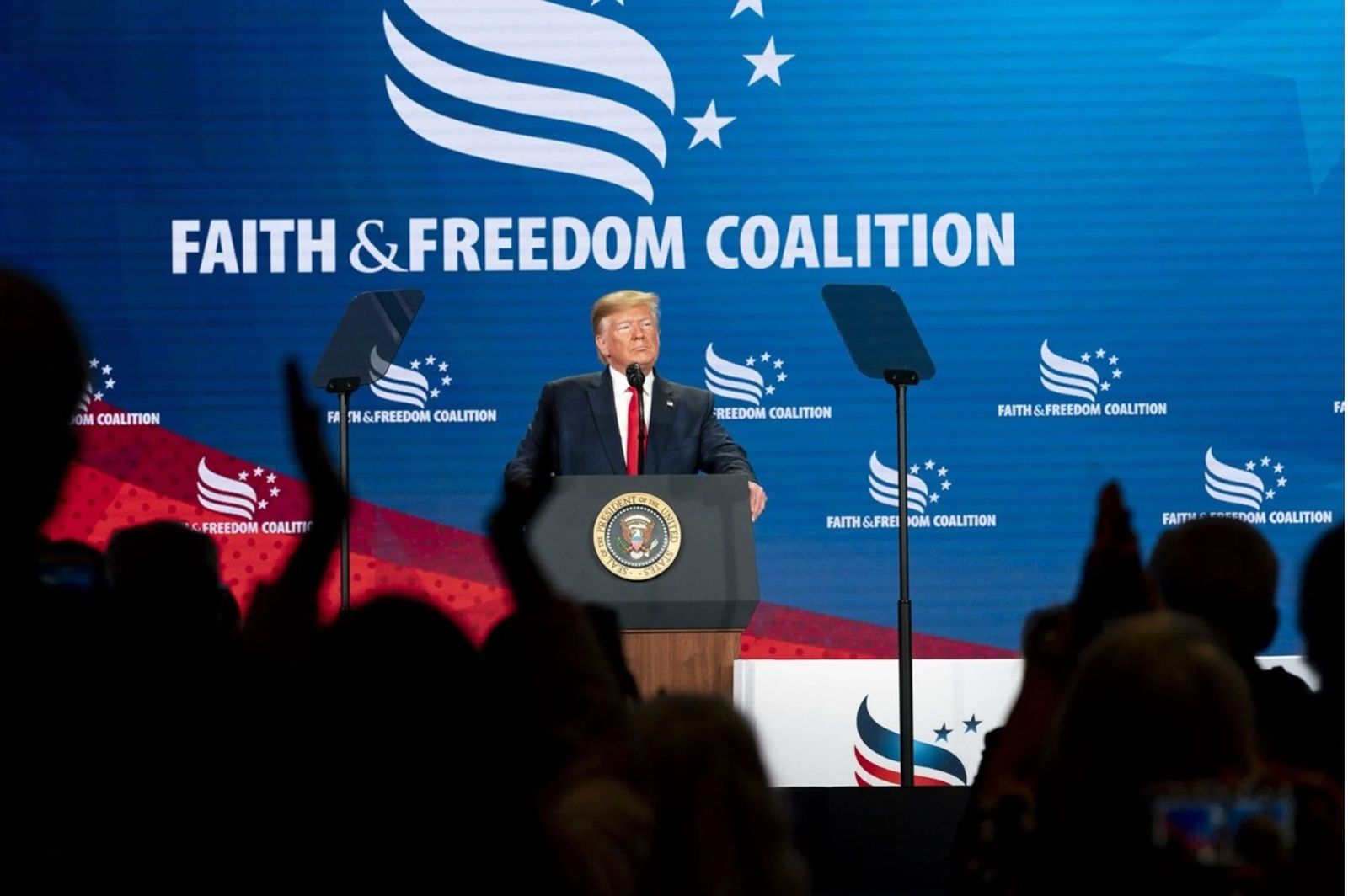 Los cristianos conservadores se entregan a Trump