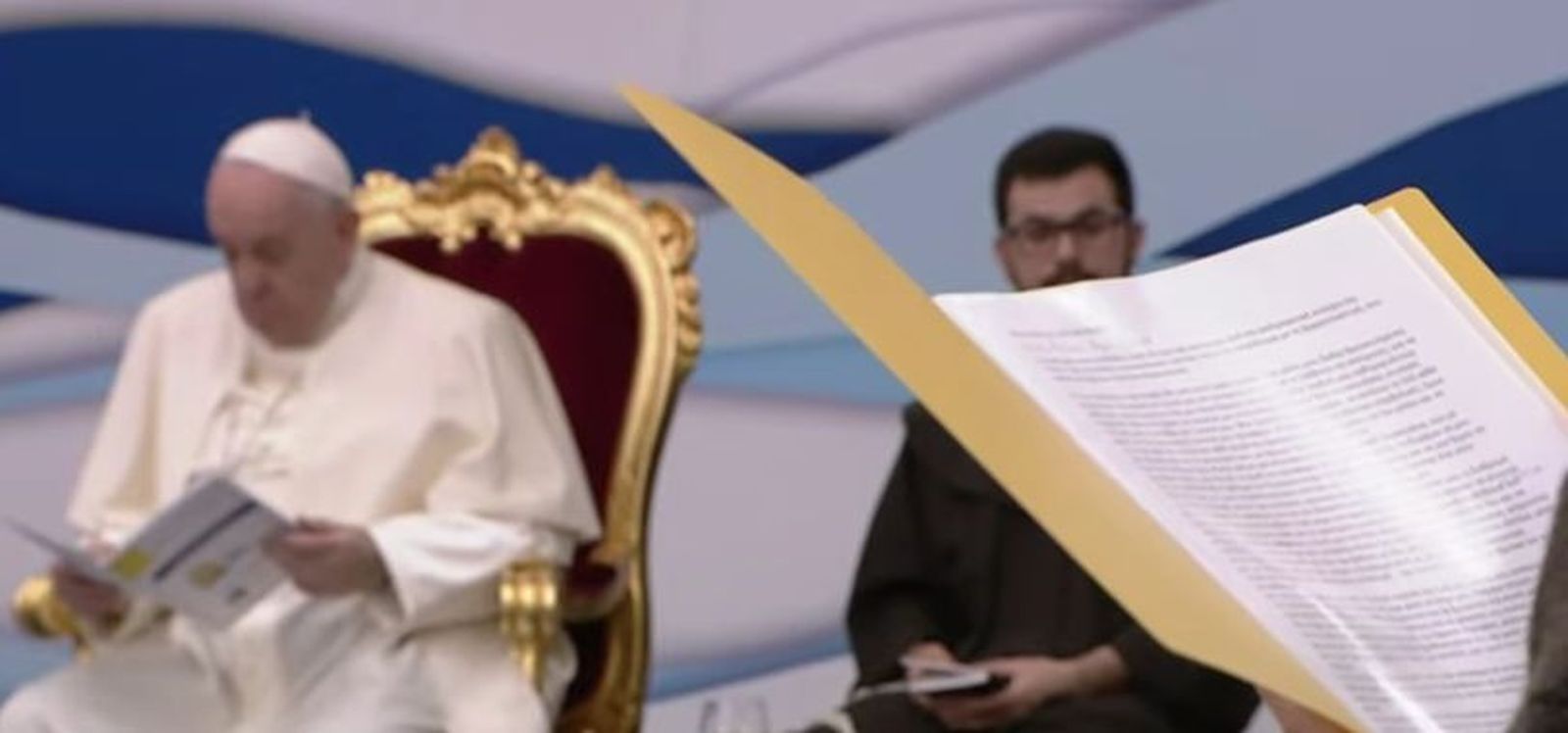 El Papa, con los jóvenes griegos