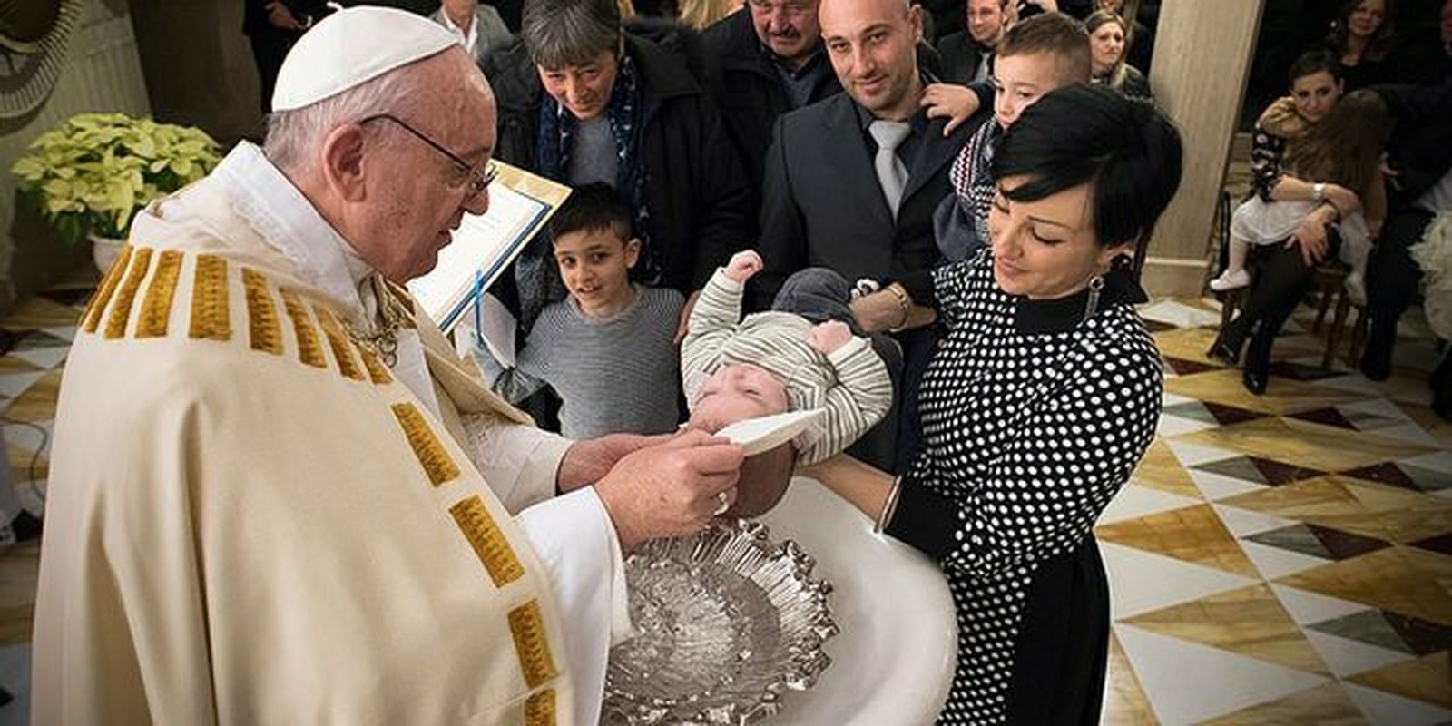 Catequesis del Papa sobre el bautismo