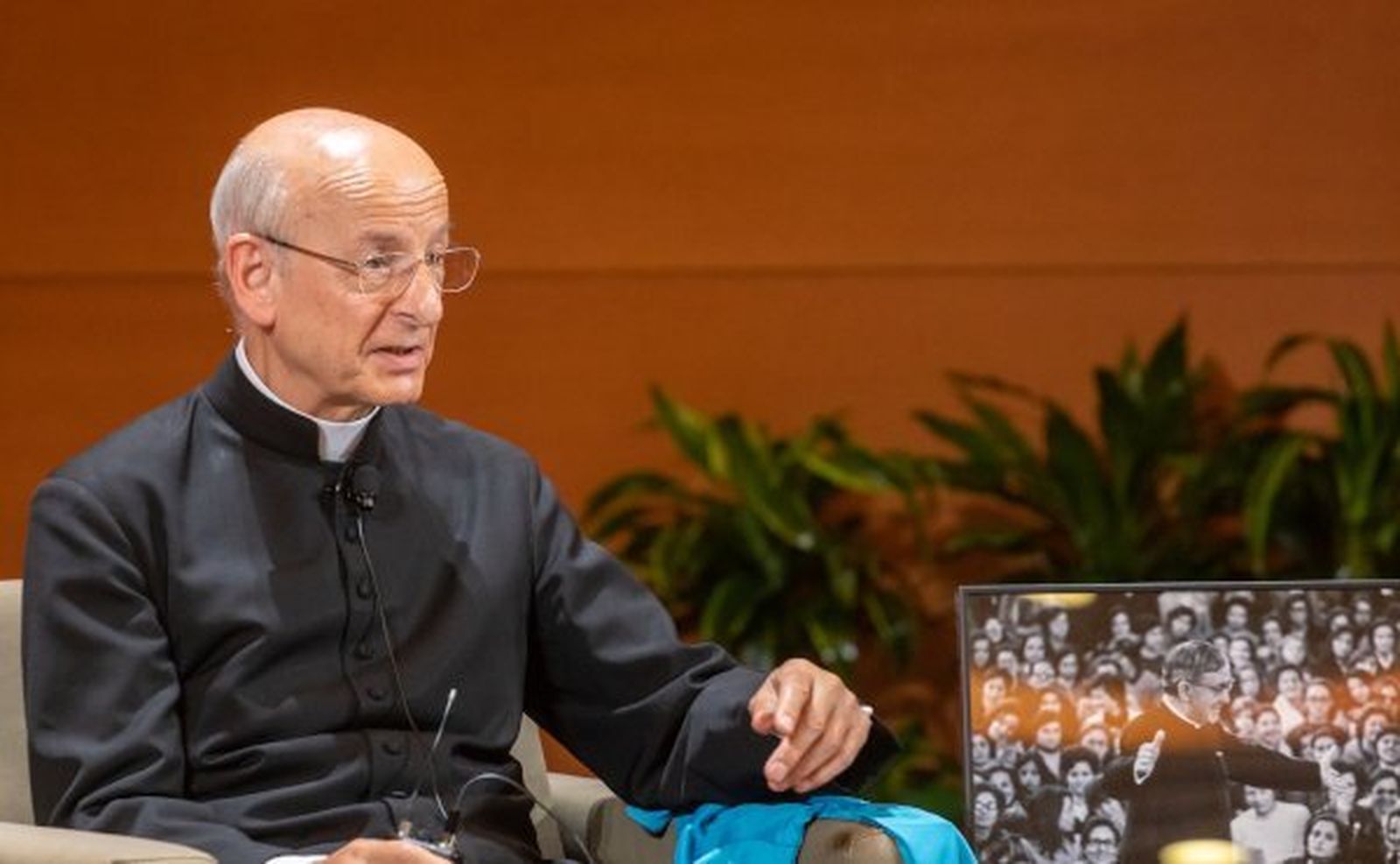 Fernando Ocáriz, en Barcelona, ya sin cruz pectoral