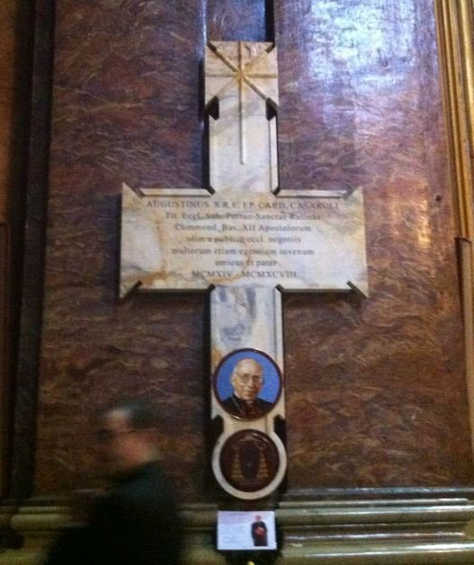 Casaroli en la iglesia de Scola