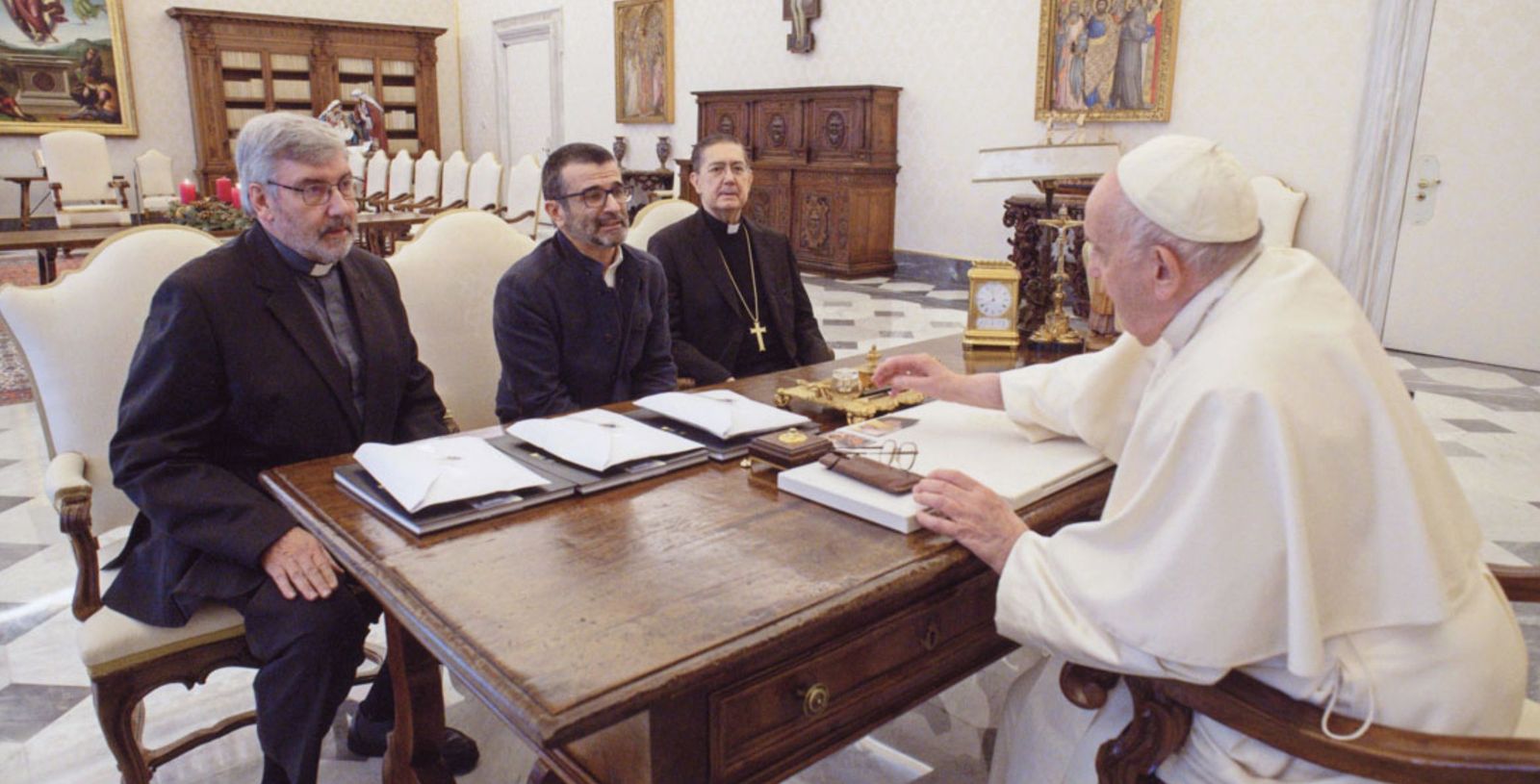 El Papa con Calvera, Fariñas y el cardenal Ayuso