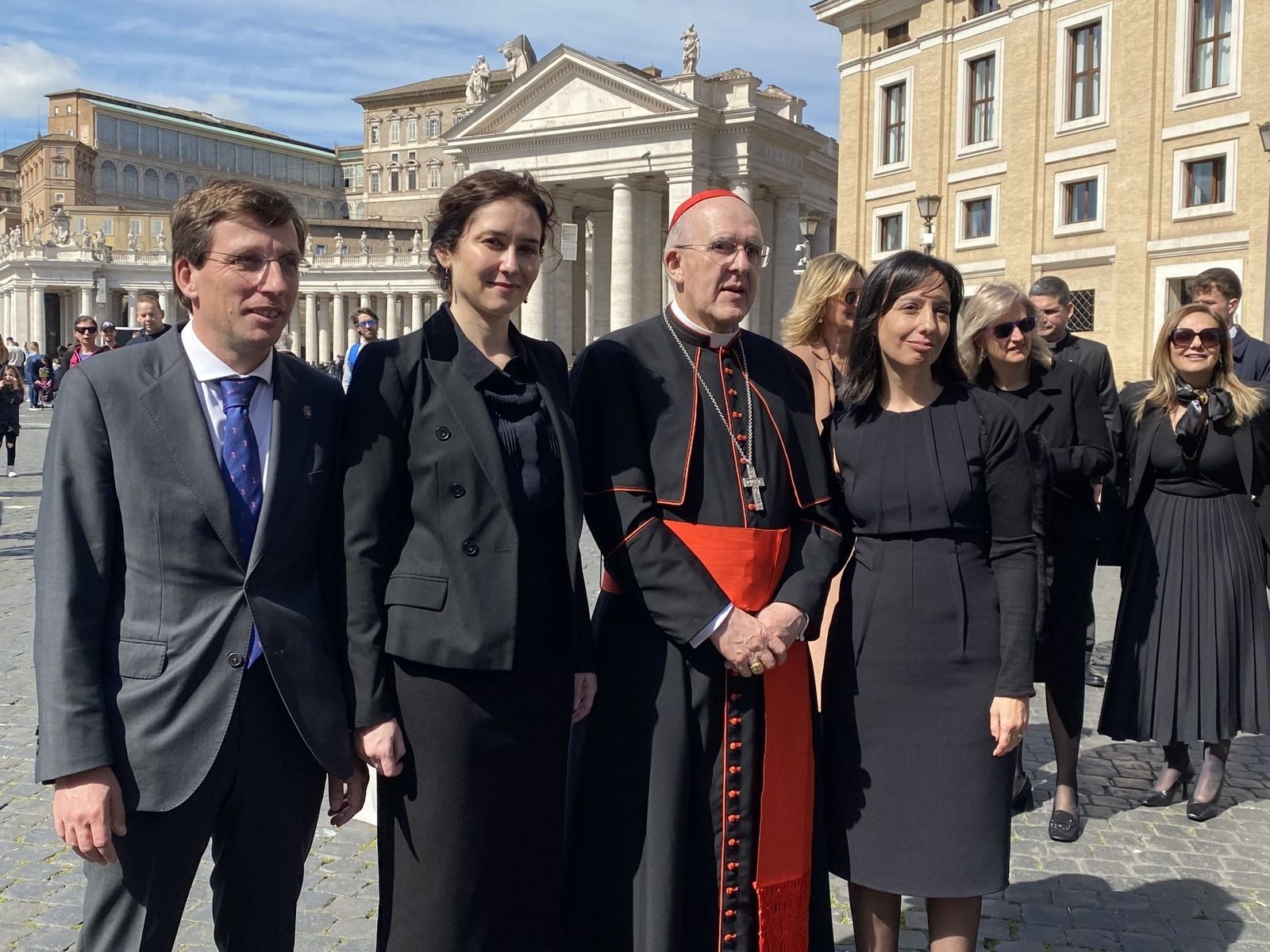 Almeida, Ayuso, Osoro y González, en Roma