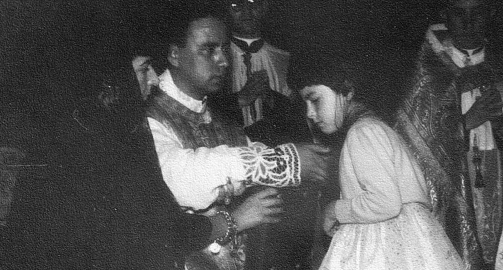 Besamos de la primera misa de Rutilio Grande