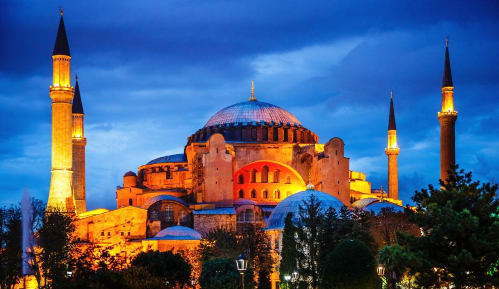 Cúpula y minaretes. Santa Sofía. Estambul