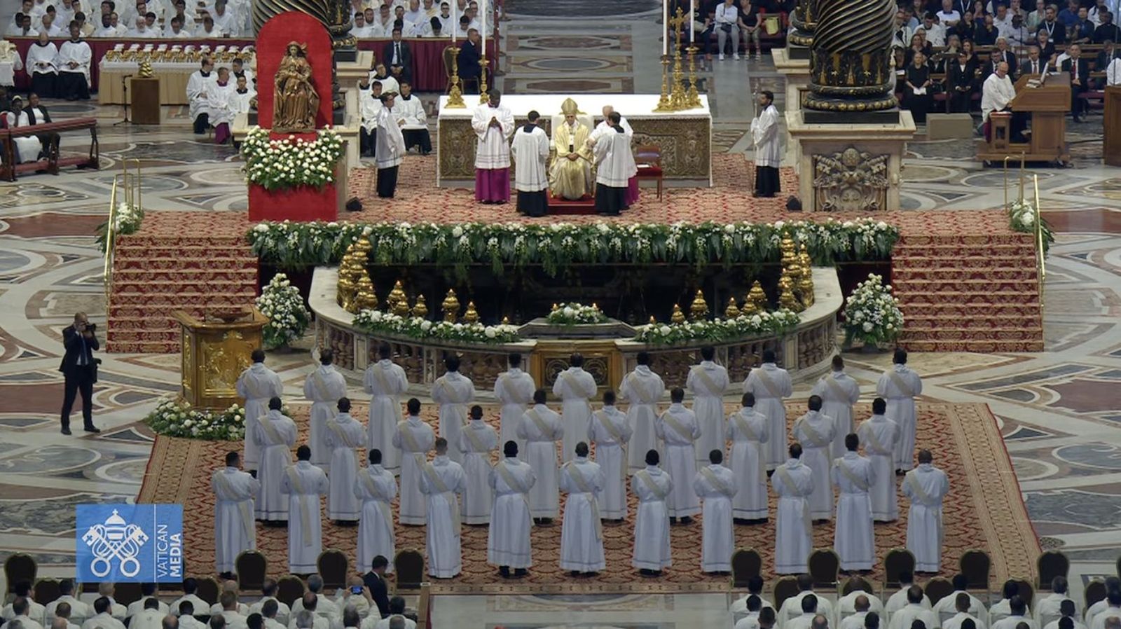 León XIV preside la ordenación sacerdotal