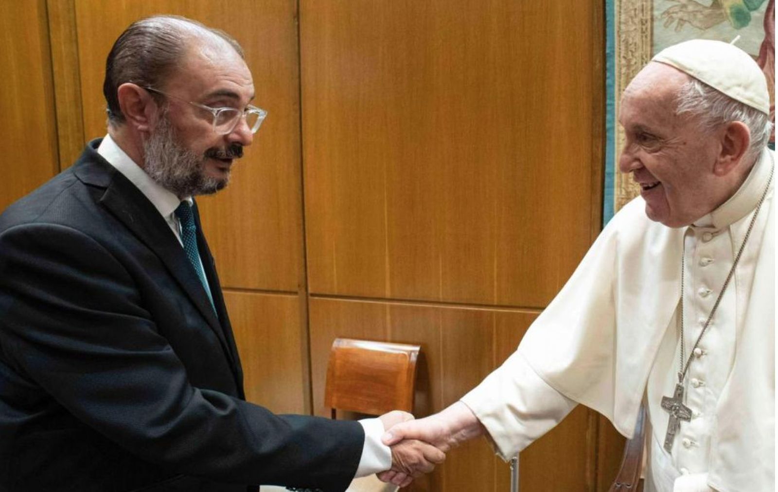 El Papa saluda a Lambán