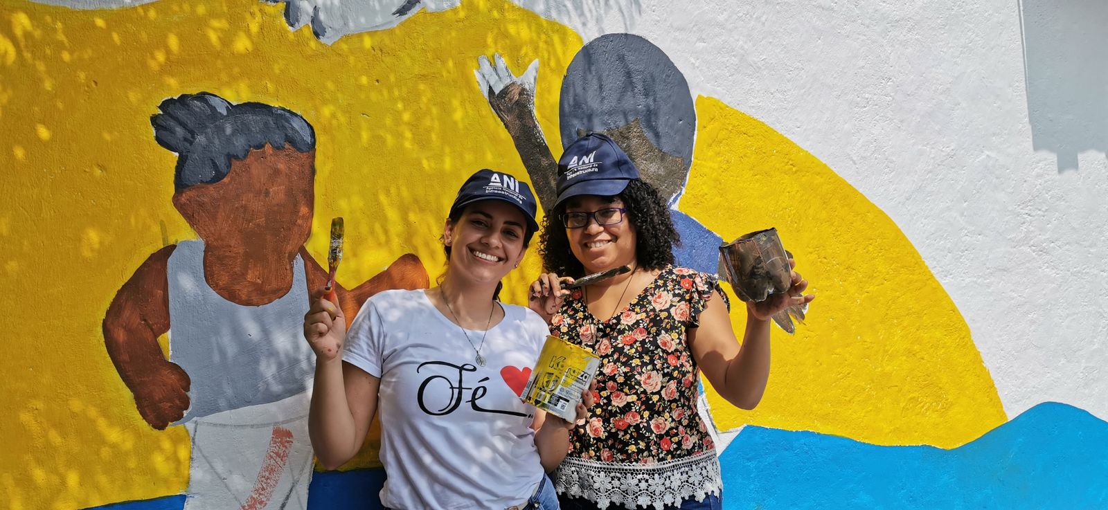 Elaboración comunitaria de un mural en el centro afro de Cali