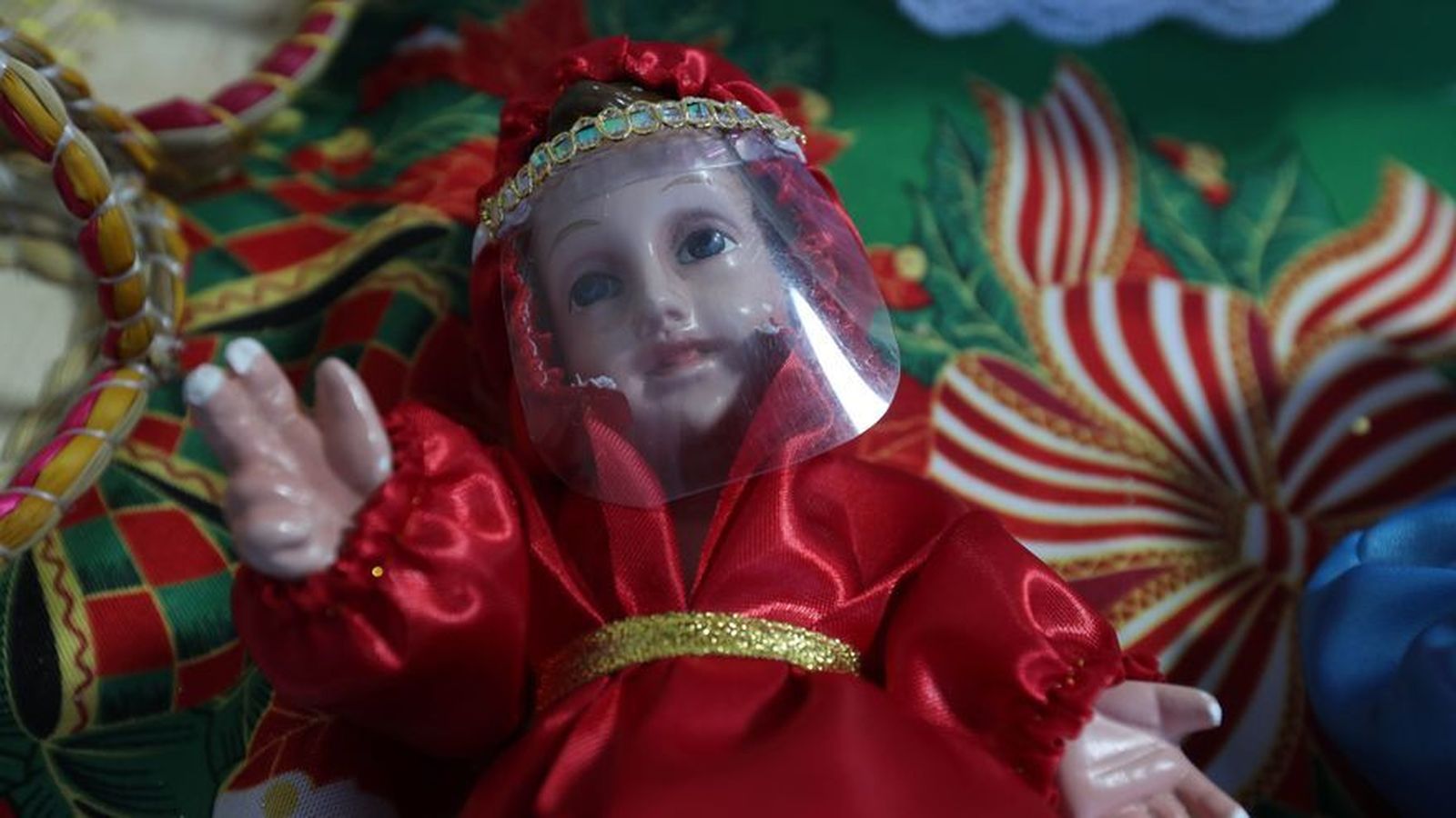 Niño Jesús protegido con pantalla