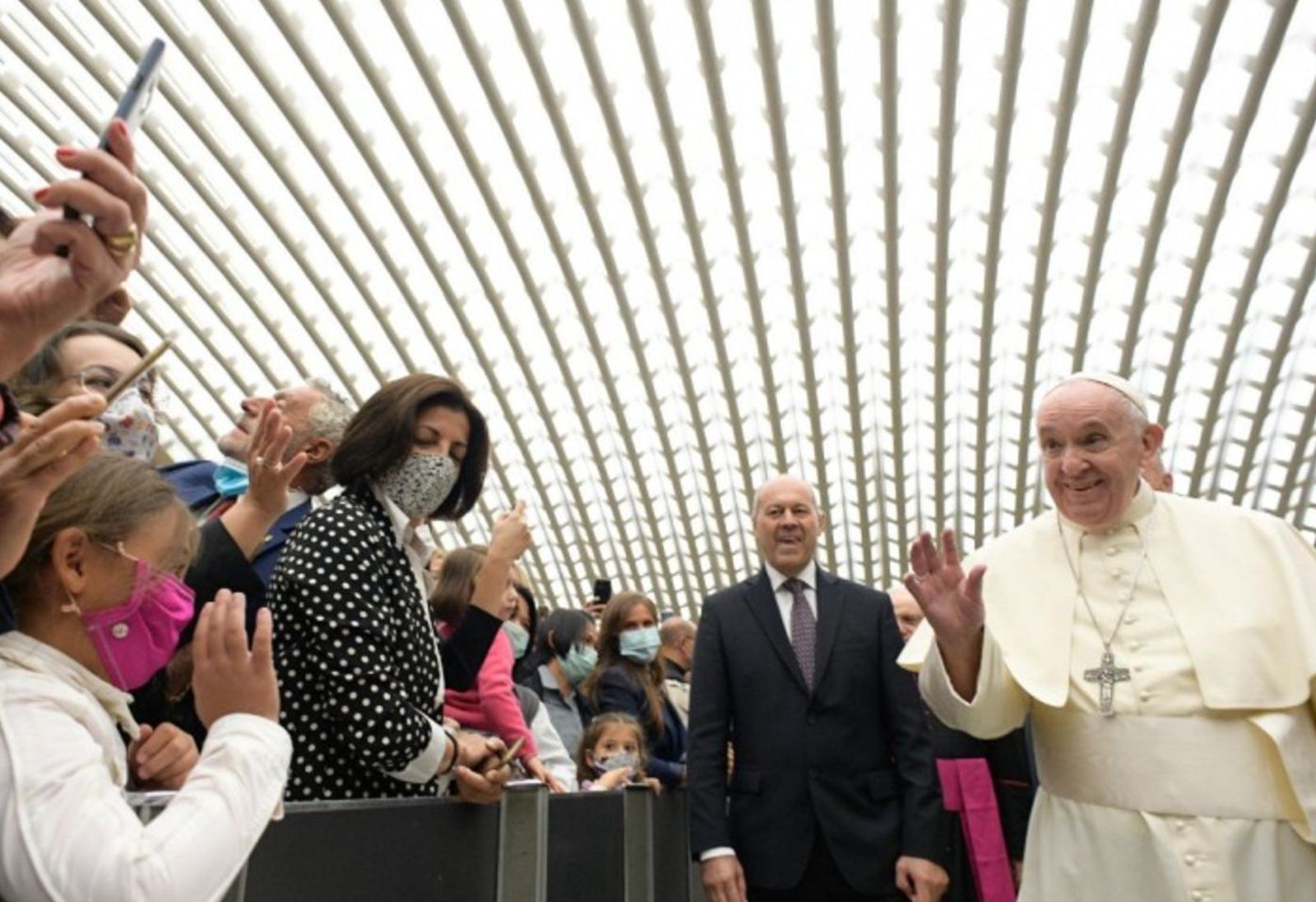 El Papa saluda a las familias