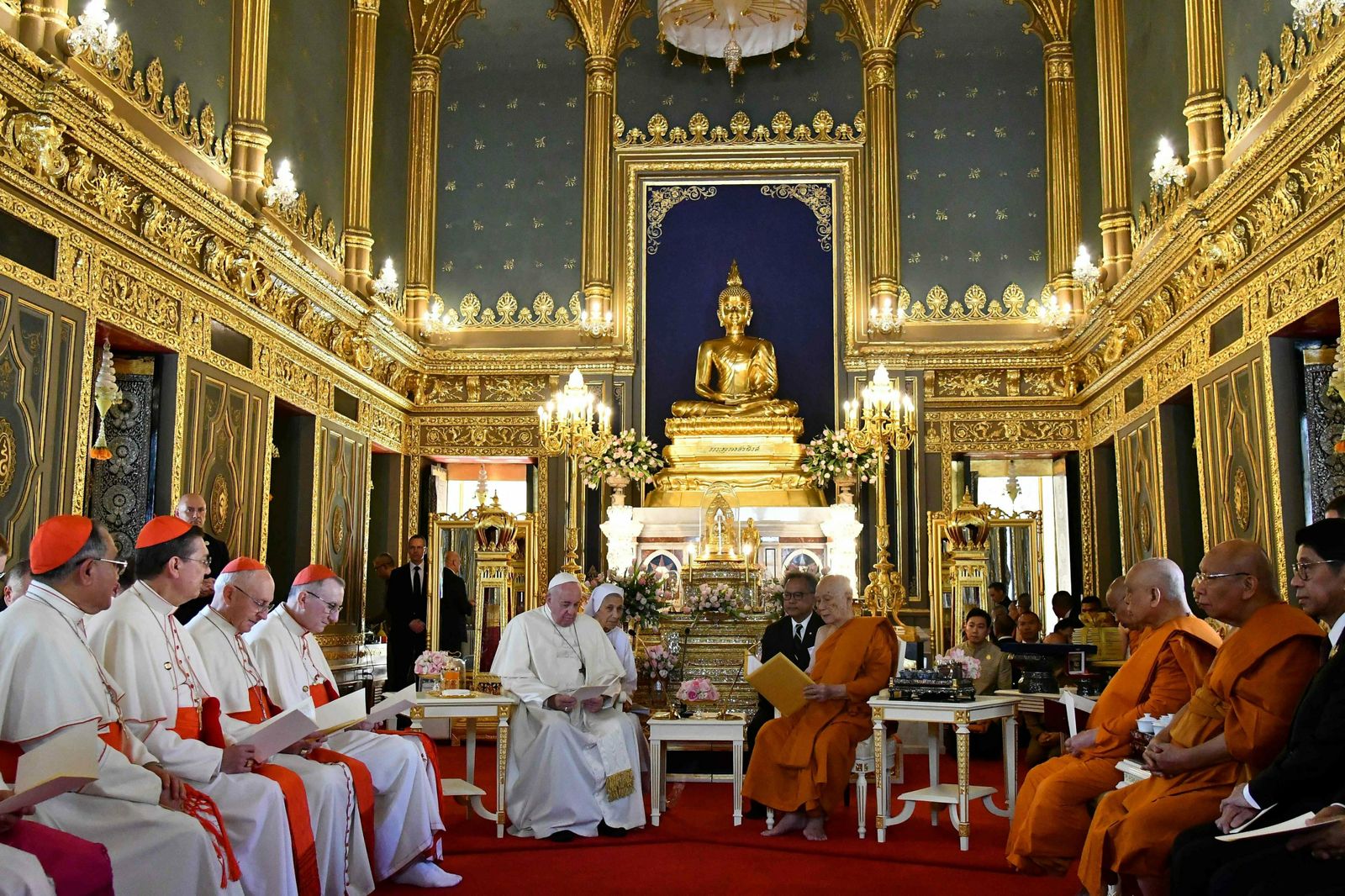 Francisco, con el Patriarca Supremo de los Budistas, Somdej Phra Maha Muneewong