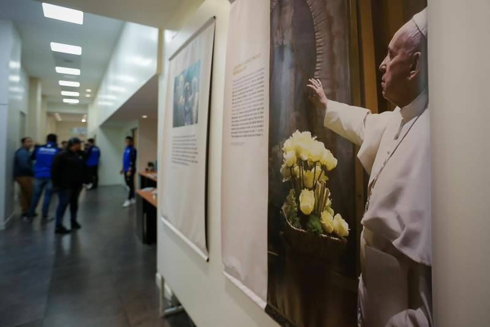 "Gestos y palabras": la muestra sobre el Francisco que recorrerá Argentina