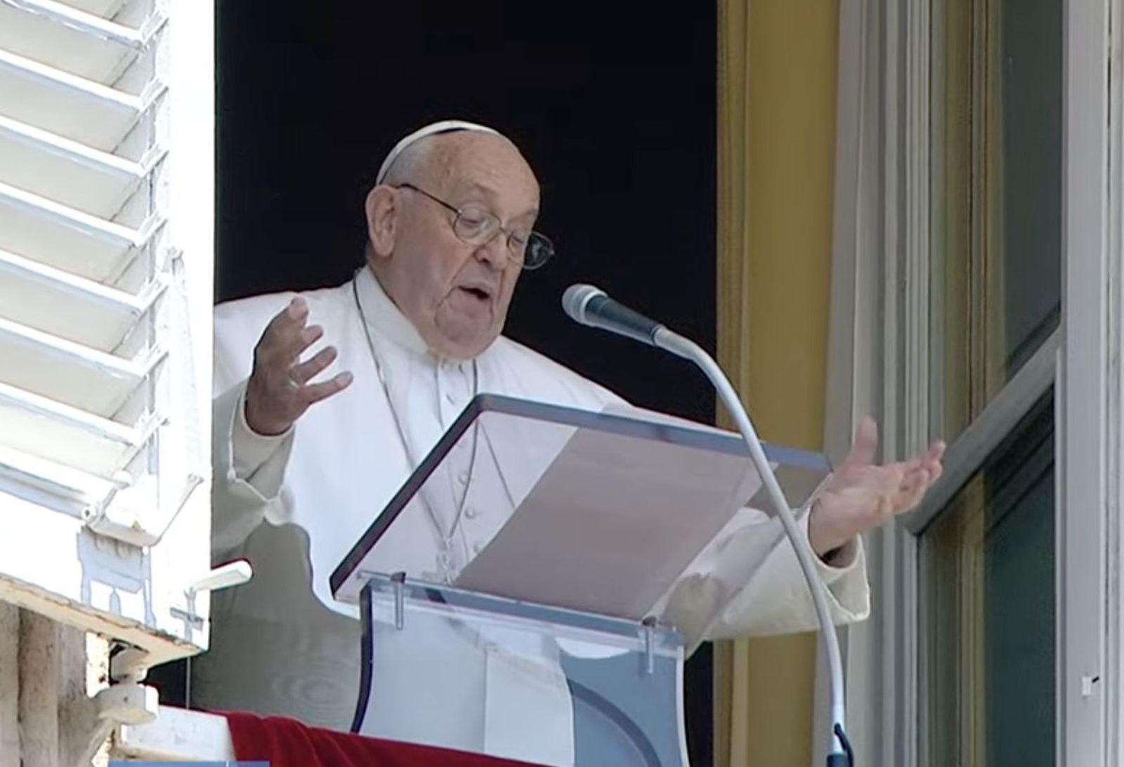 El Papa, durante el 'regina coeli'